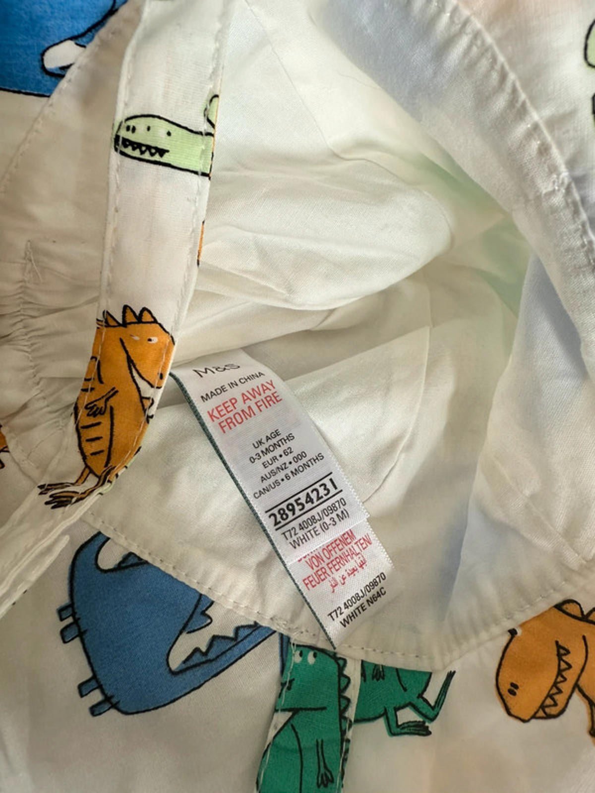 Nwot’s M&S White Dinosaur Sun Hat - Baby Boys 0 - 3 Months - Little Ones Preloved. Second Hand Children's & Preloved Baby, Kids, Girls & Boys Clothes. UK online