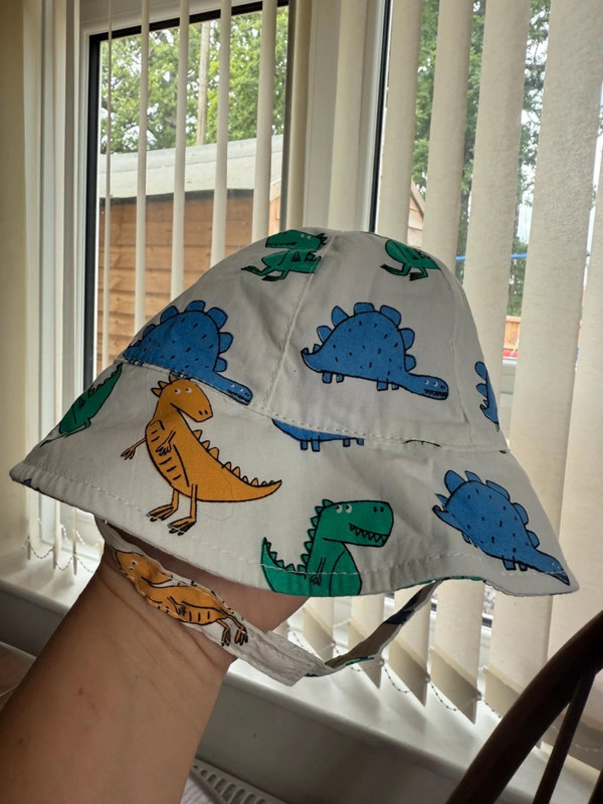 Nwot’s M&S White Dinosaur Sun Hat - Baby Boys 0 - 3 Months - Little Ones Preloved. Second Hand Children's & Preloved Baby, Kids, Girls & Boys Clothes. UK online