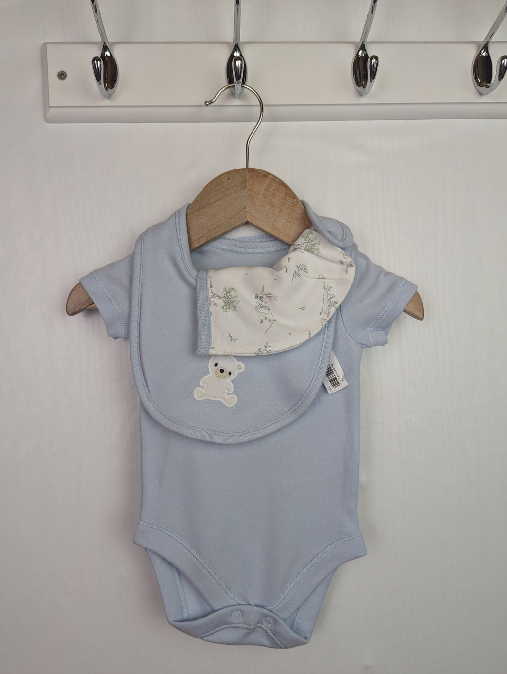 NWOT's Nutmeg Baby Boy Set - Boys 0 - 3 Months - Little Ones Preloved. Second Hand Children's & Preloved Baby, Kids, Girls & Boys Clothes. UK online