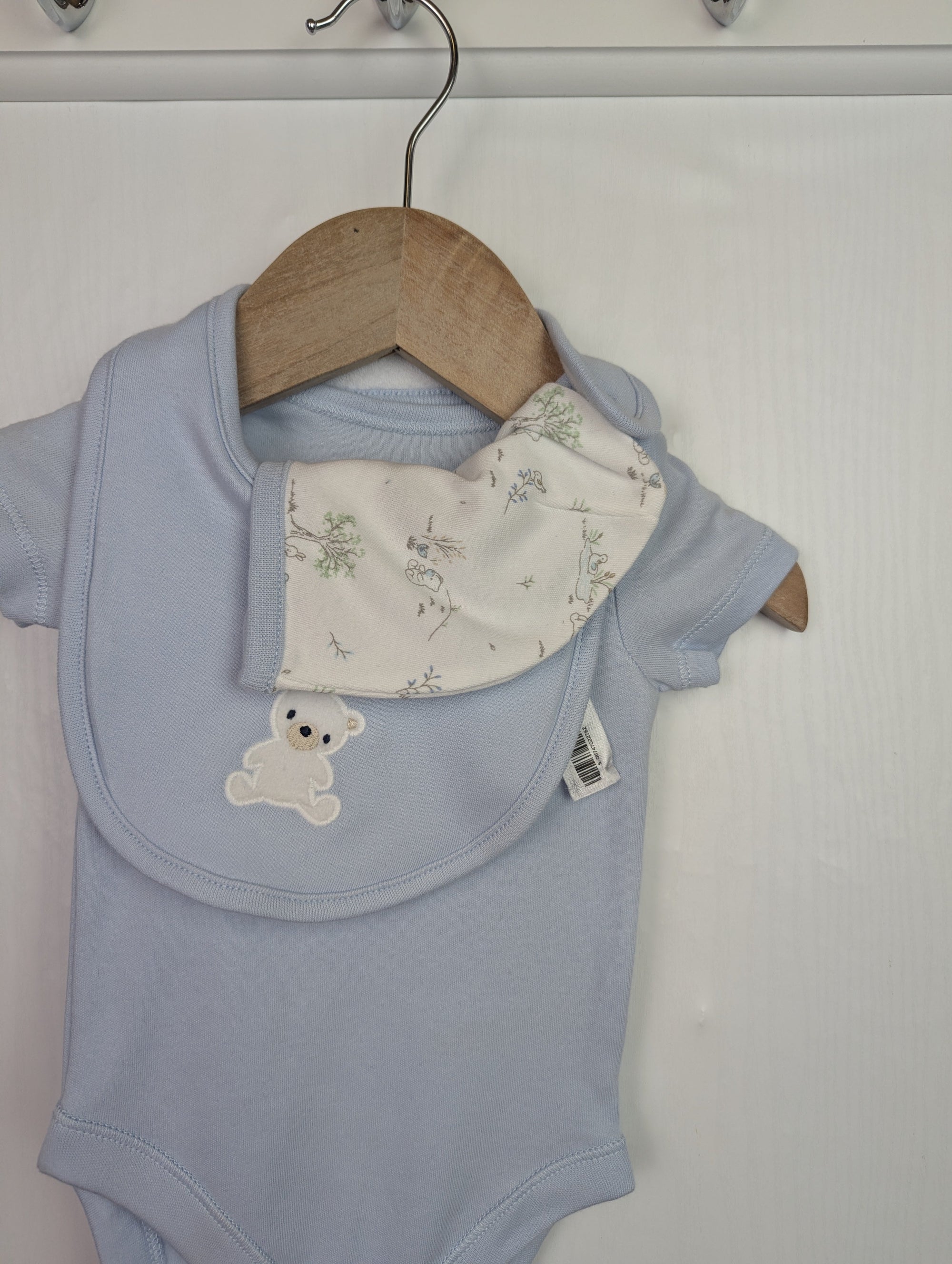 NWOT's Nutmeg Baby Boy Set - Boys 0 - 3 Months - Little Ones Preloved. Second Hand Children's & Preloved Baby, Kids, Girls & Boys Clothes. UK online