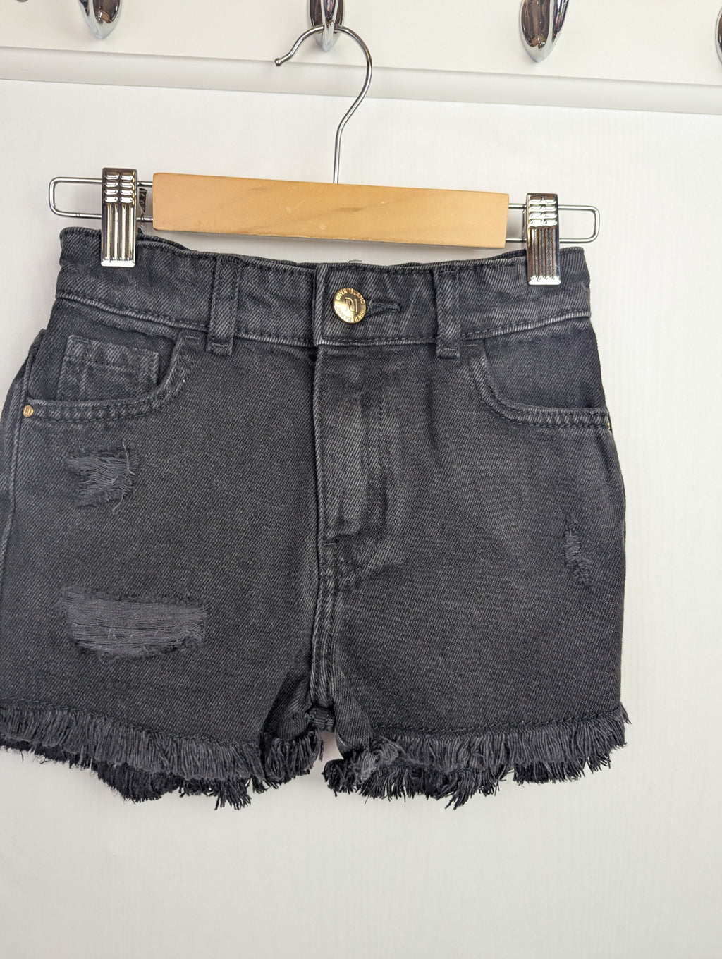 NWOT's River Island Black Denim Shorts - Girls 5 - 6 Years - Little Ones Preloved. Second Hand Children's & Preloved Baby, Kids, Girls & Boys Clothes. UK online