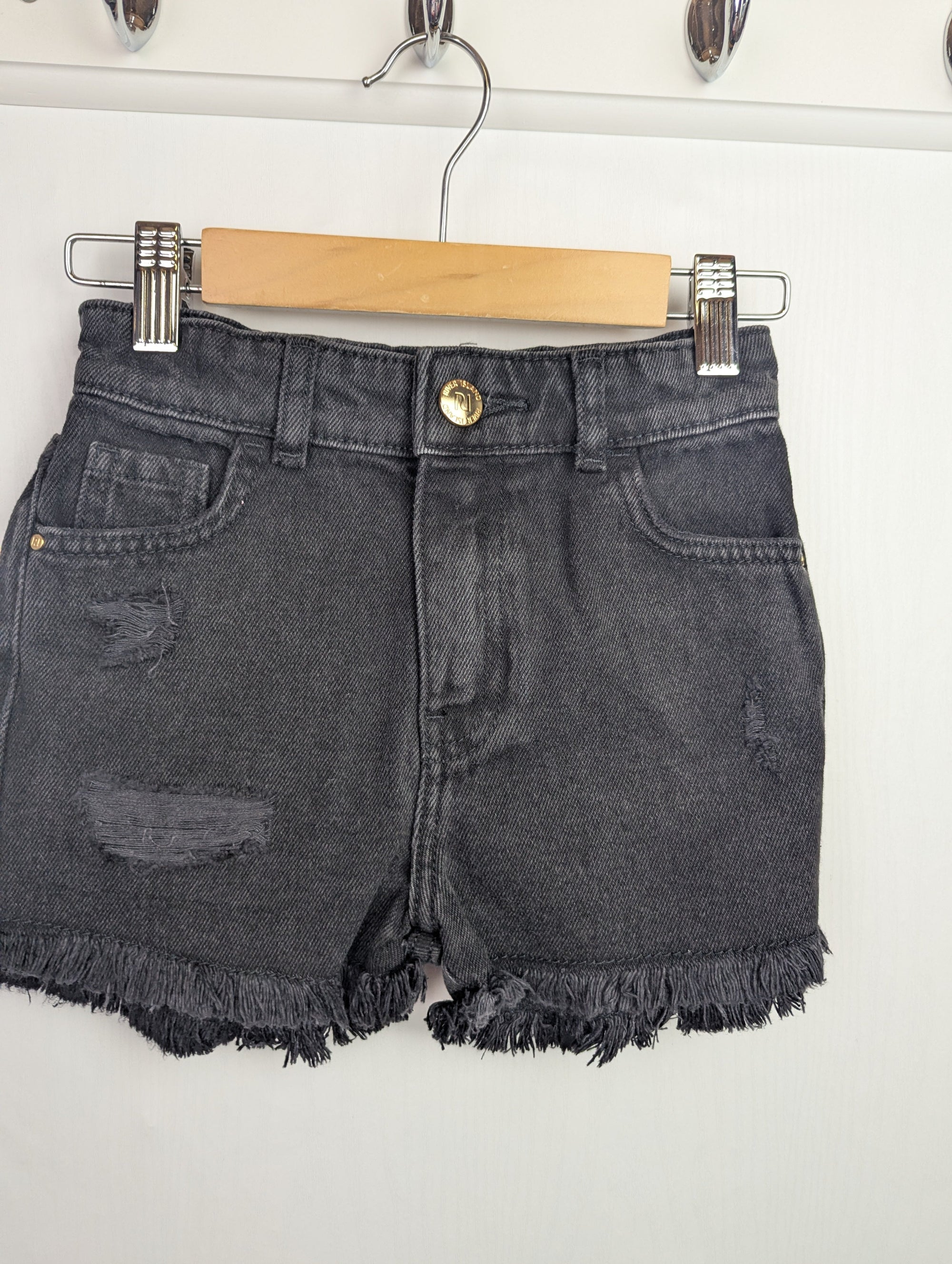 NWOT's River Island Black Denim Shorts - Girls 5 - 6 Years - Little Ones Preloved. Second Hand Children's & Preloved Baby, Kids, Girls & Boys Clothes. UK online