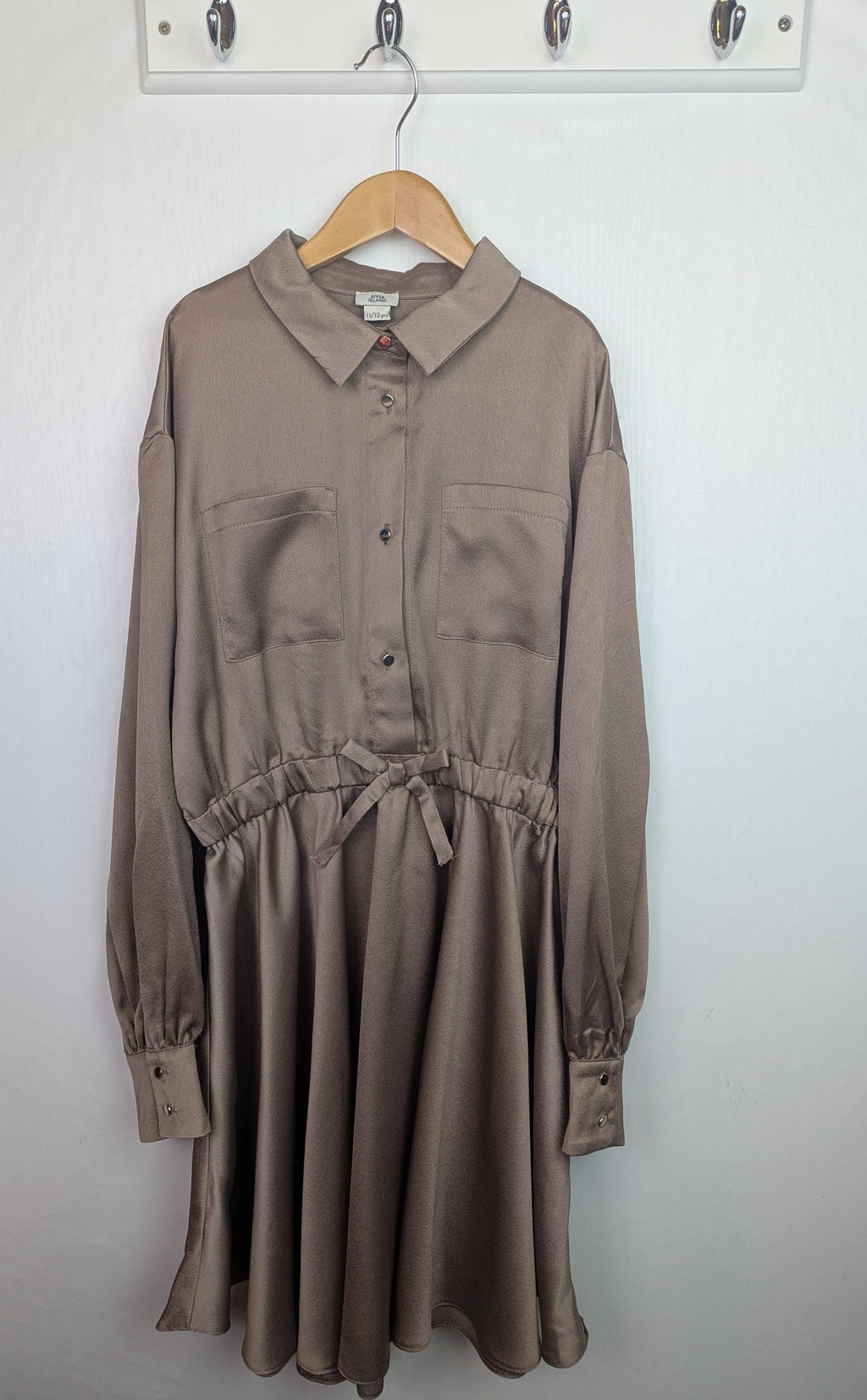 NWOT's River Island Bronze Dress - Girls 11 - 12 Years - Little Ones Preloved. Second Hand Children's & Preloved Baby, Kids, Girls & Boys Clothes. UK online