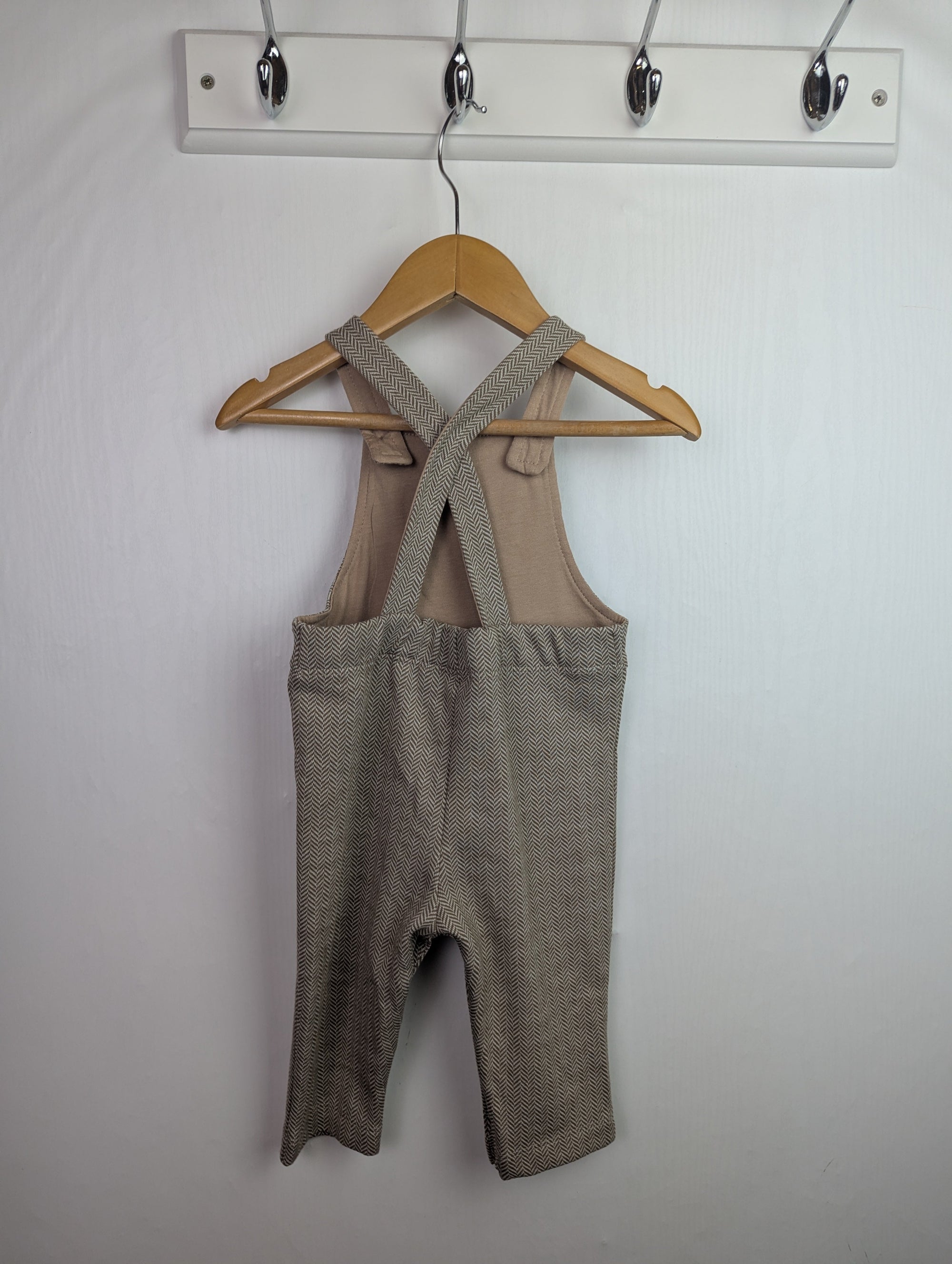 NWOT's River Island Brown Romper - Boys 3 - 6 Months - Little Ones Preloved. Second Hand Children's & Preloved Baby, Kids, Girls & Boys Clothes. UK online
