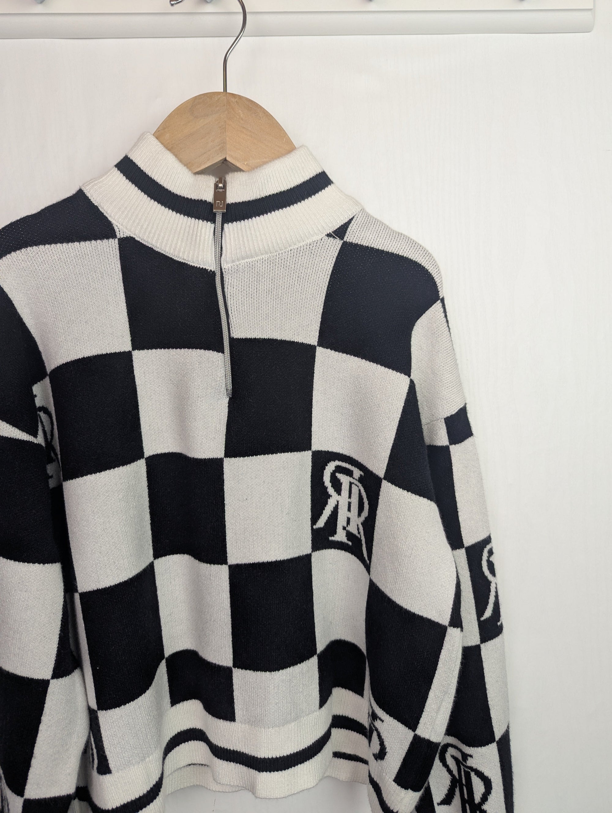 NWOT's River Island Check Jumper - Girls 9 - 10 Years - Little Ones Preloved. Second Hand Children's & Preloved Baby, Kids, Girls & Boys Clothes. UK online