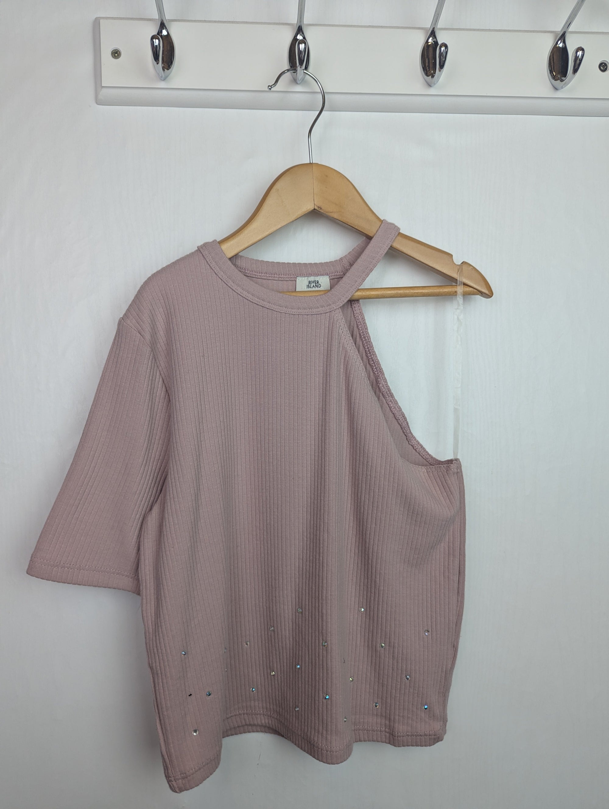 NWOT's River Island Cold Shoulder Top - Girls 9 - 10 Years - Little Ones Preloved. Second Hand Children's & Preloved Baby, Kids, Girls & Boys Clothes. UK online