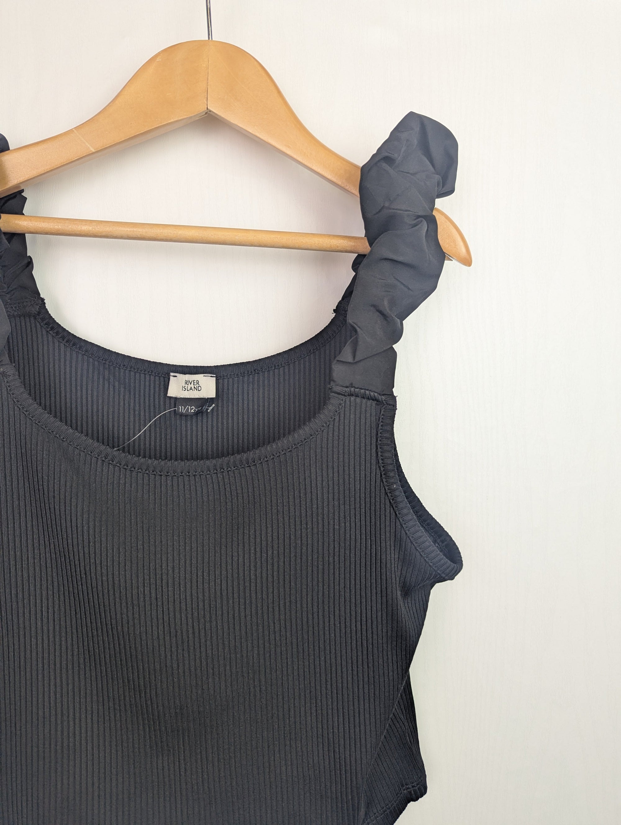 NWOT's River Island Crop Top - Girls 11 - 12 Years - Little Ones Preloved. Second Hand Children's & Preloved Baby, Kids, Girls & Boys Clothes. UK online