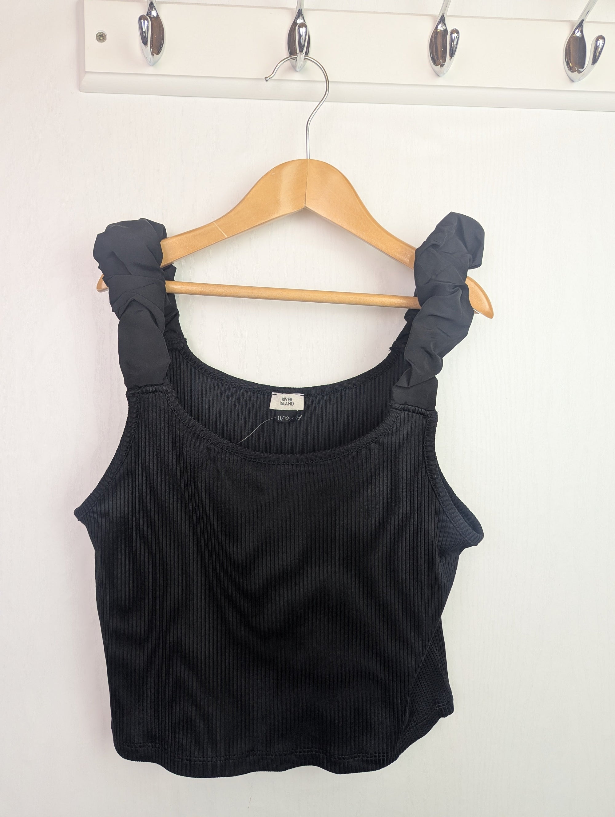 NWOT's River Island Crop Top - Girls 11 - 12 Years - Little Ones Preloved. Second Hand Children's & Preloved Baby, Kids, Girls & Boys Clothes. UK online