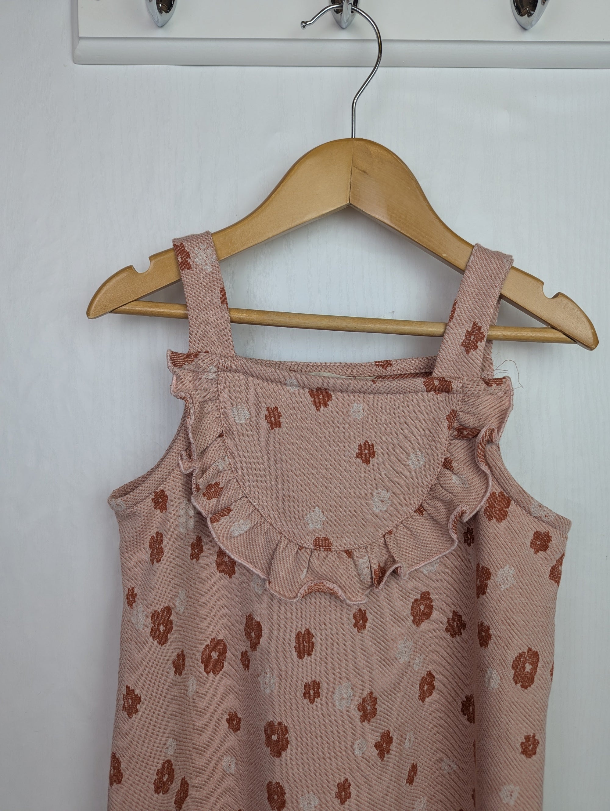 NWOT's River Island Floral Dress - Girls 3 - 4 Years - Little Ones Preloved. Second Hand Children's & Preloved Baby, Kids, Girls & Boys Clothes. UK online