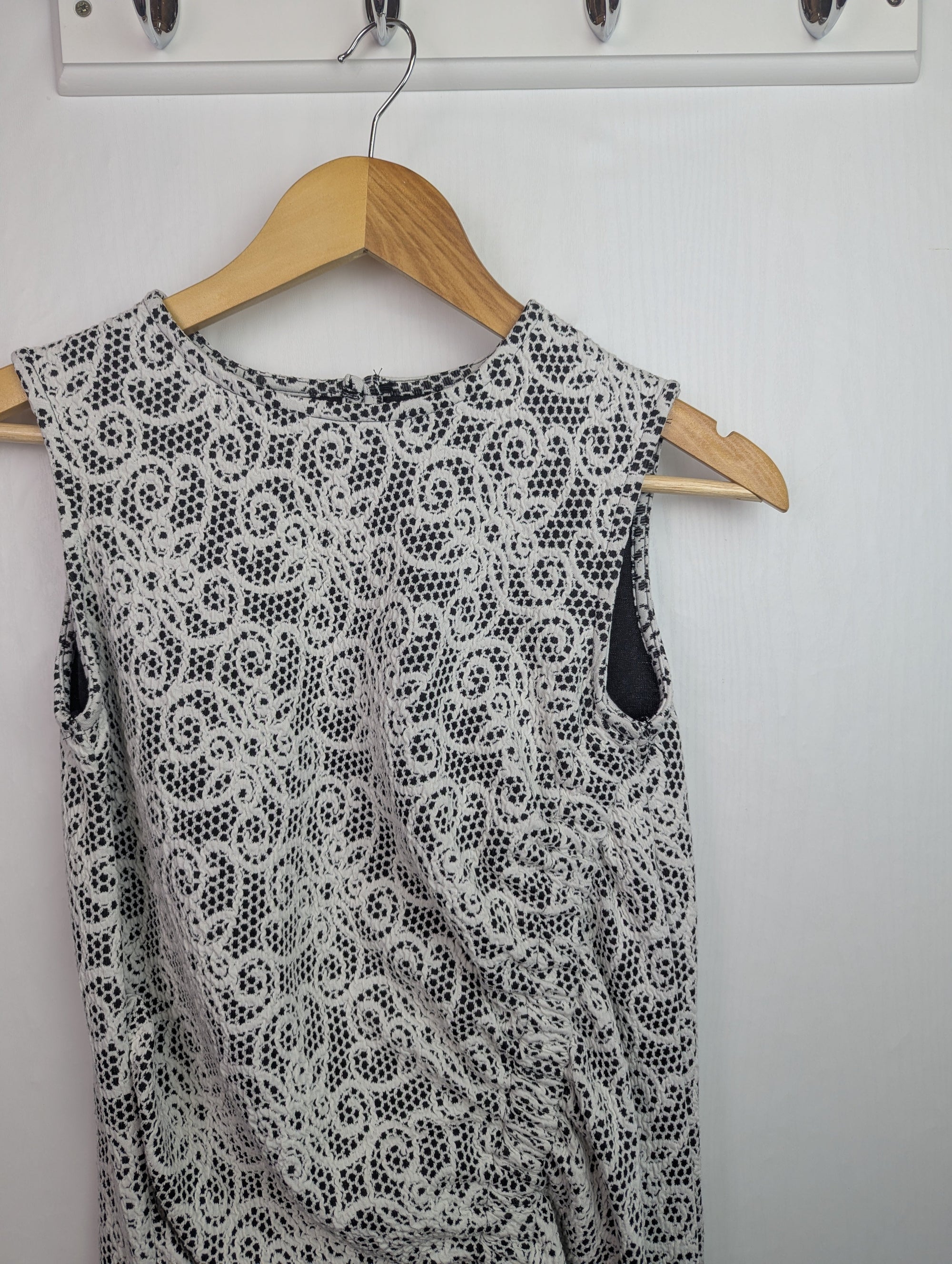 NWOT's River Island Floral Ruched Dress - Girls 13 - 14 Years - Little Ones Preloved. Second Hand Children's & Preloved Baby, Kids, Girls & Boys Clothes. UK online
