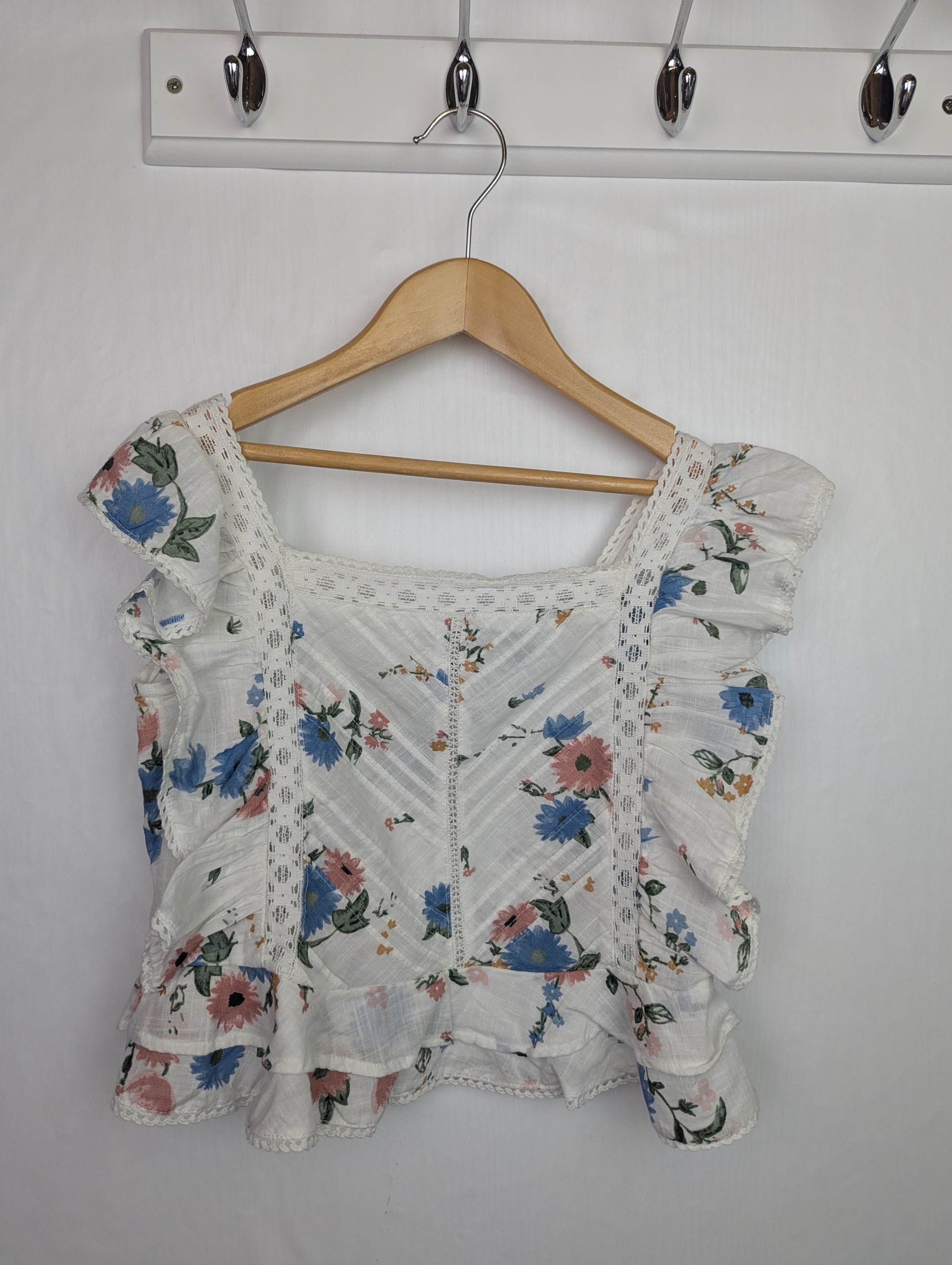 NWOT's River Island Floral Ruffle Top - Girls 7 - 8 Years - Little Ones Preloved. Second Hand Children's & Preloved Baby, Kids, Girls & Boys Clothes. UK online