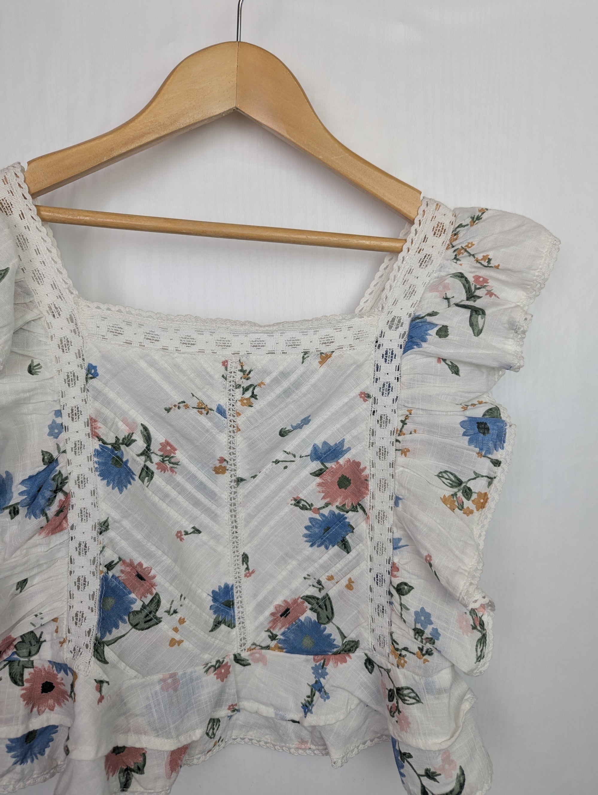 NWOT's River Island Floral Ruffle Top - Girls 7 - 8 Years - Little Ones Preloved. Second Hand Children's & Preloved Baby, Kids, Girls & Boys Clothes. UK online