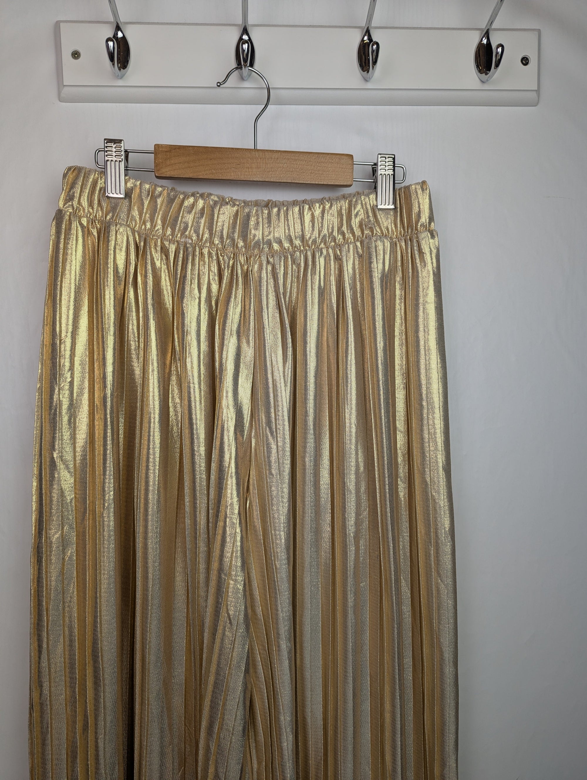 NWOT's River Island Gold Wide Trousers - Girls 13 - 14 Years - Little Ones Preloved. Second Hand Children's & Preloved Baby, Kids, Girls & Boys Clothes. UK online
