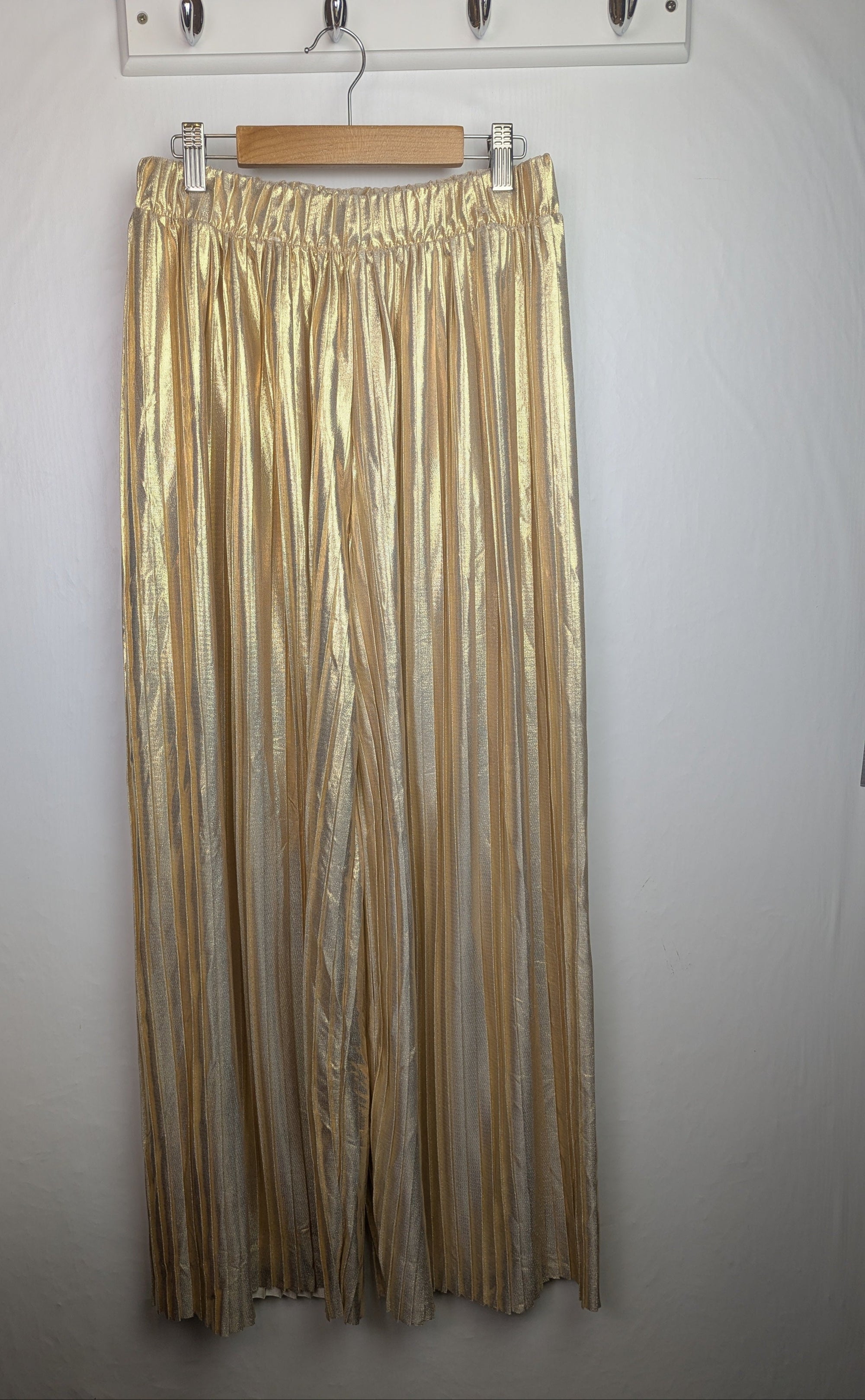 NWOT's River Island Gold Wide Trousers - Girls 13 - 14 Years - Little Ones Preloved. Second Hand Children's & Preloved Baby, Kids, Girls & Boys Clothes. UK online