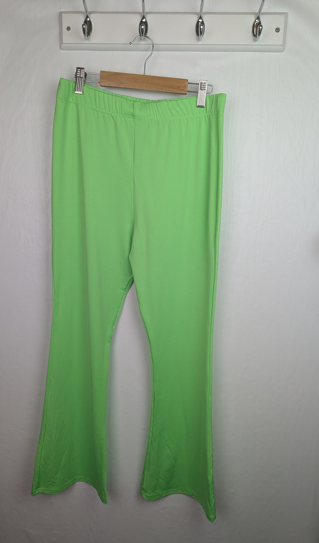 NWOT's River Island Green Flared Leggings - Girls 15 - 16 Years - Little Ones Preloved. Second Hand Children's & Preloved Baby, Kids, Girls & Boys Clothes. UK online