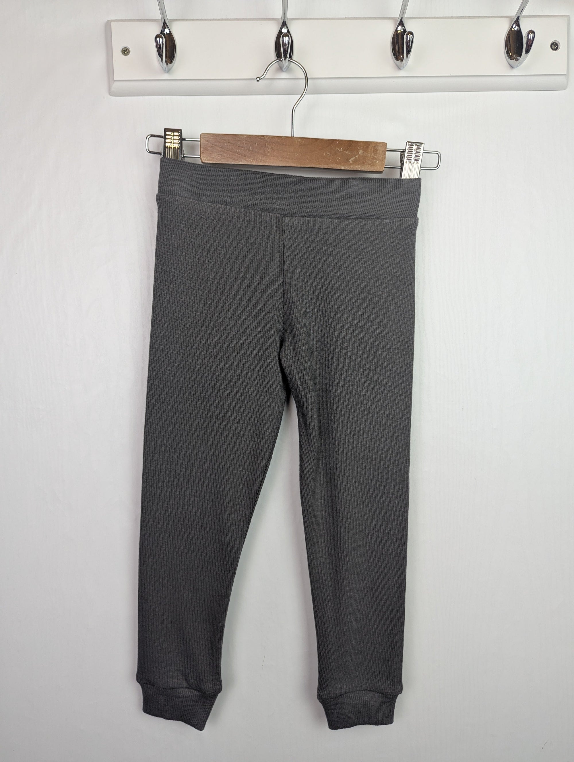 NWOT's River Island Grey Ribbed Leggings - Girls 2 - 3 Years - Little Ones Preloved. Second Hand Children's & Preloved Baby, Kids, Girls & Boys Clothes. UK online