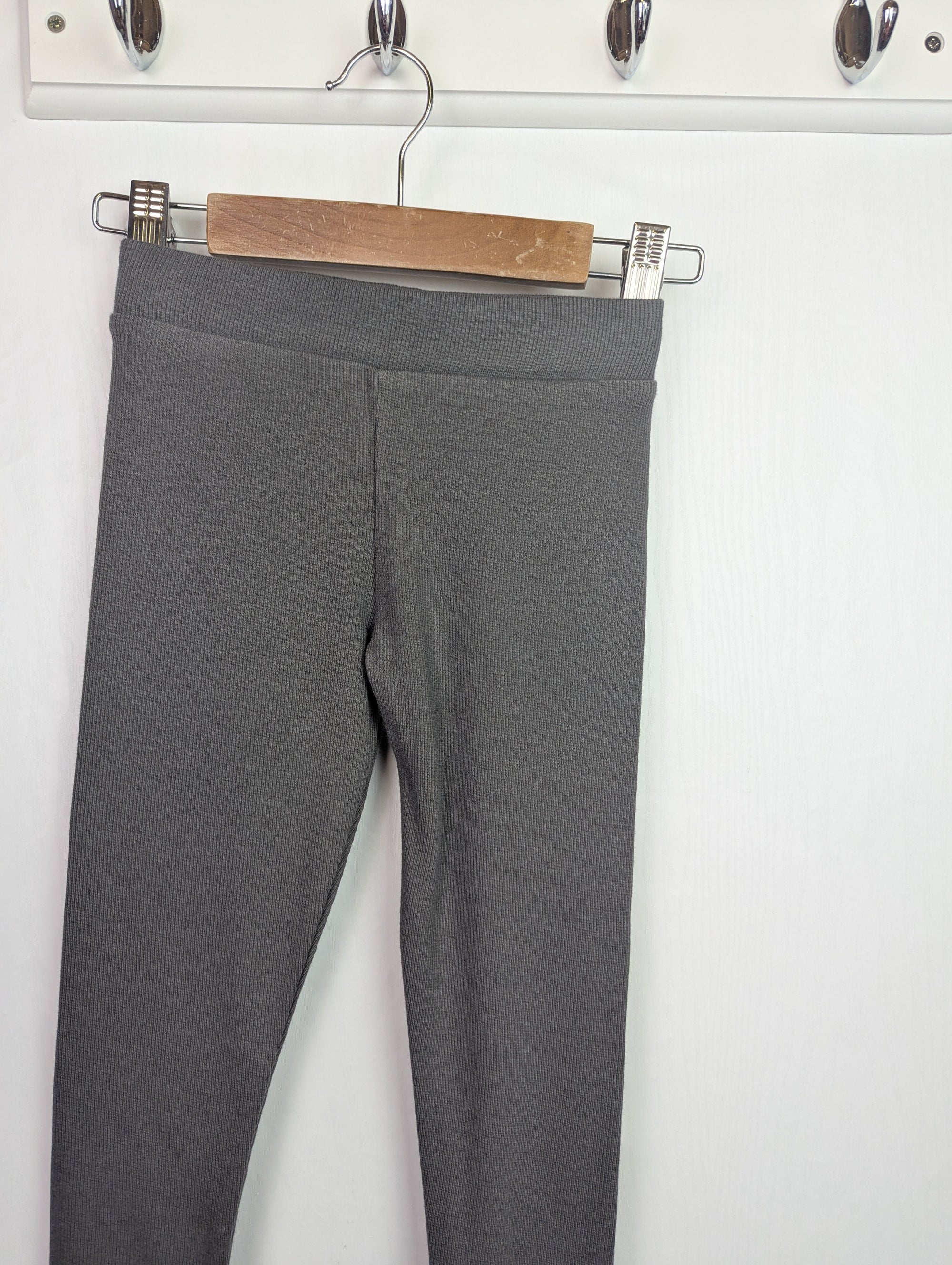 NWOT's River Island Grey Ribbed Leggings - Girls 2 - 3 Years - Little Ones Preloved. Second Hand Children's & Preloved Baby, Kids, Girls & Boys Clothes. UK online