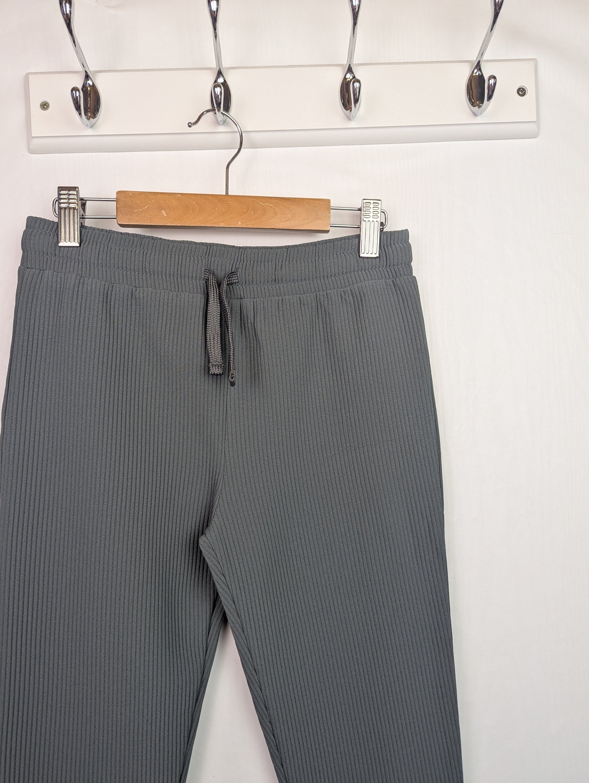 NWOT's River Island Grey Ribbed Leggings - Unisex 9 - 10 Years - Little Ones Preloved. Second Hand Children's & Preloved Baby, Kids, Girls & Boys Clothes. UK online