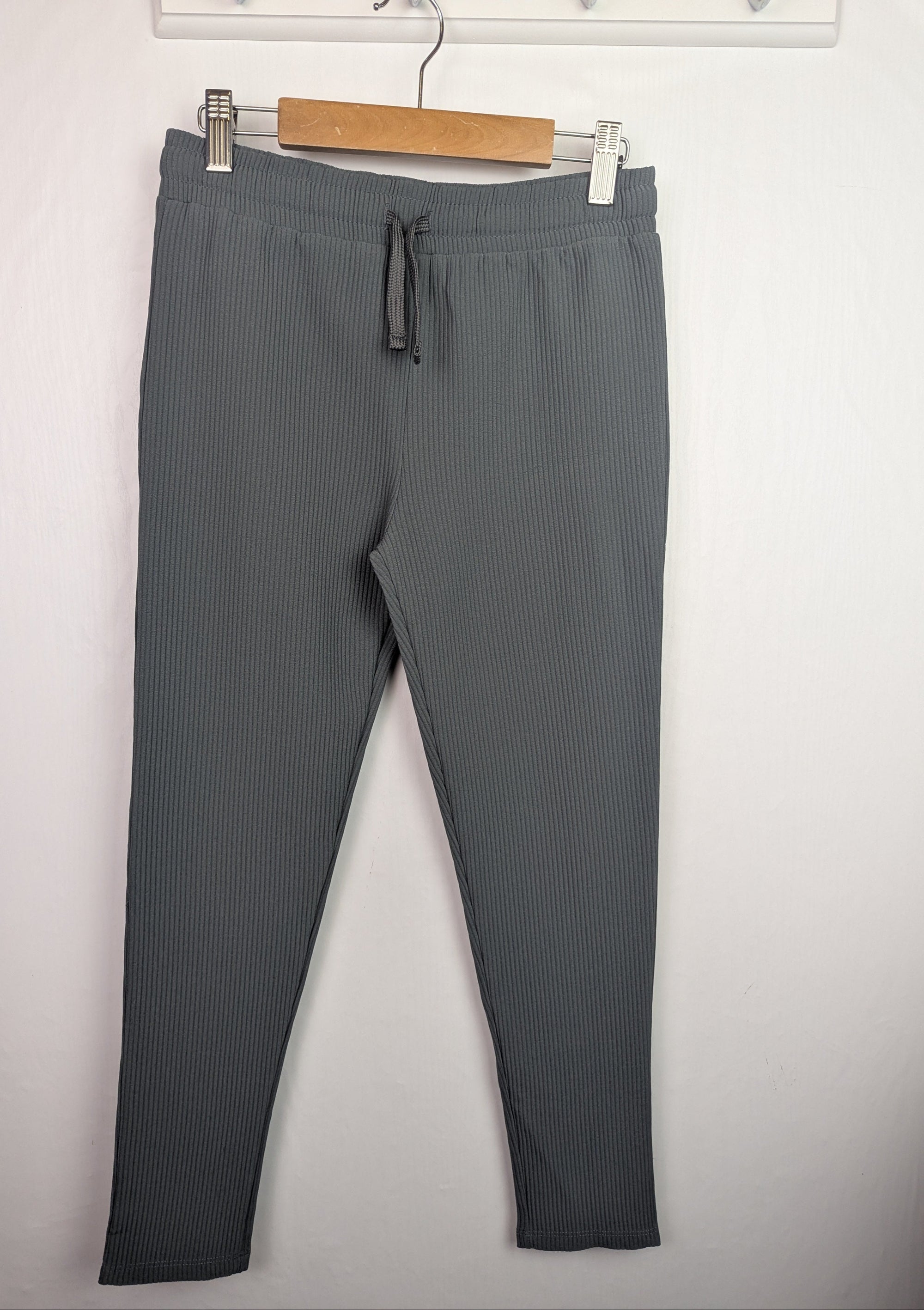 NWOT's River Island Grey Ribbed Leggings - Unisex 9 - 10 Years - Little Ones Preloved. Second Hand Children's & Preloved Baby, Kids, Girls & Boys Clothes. UK online