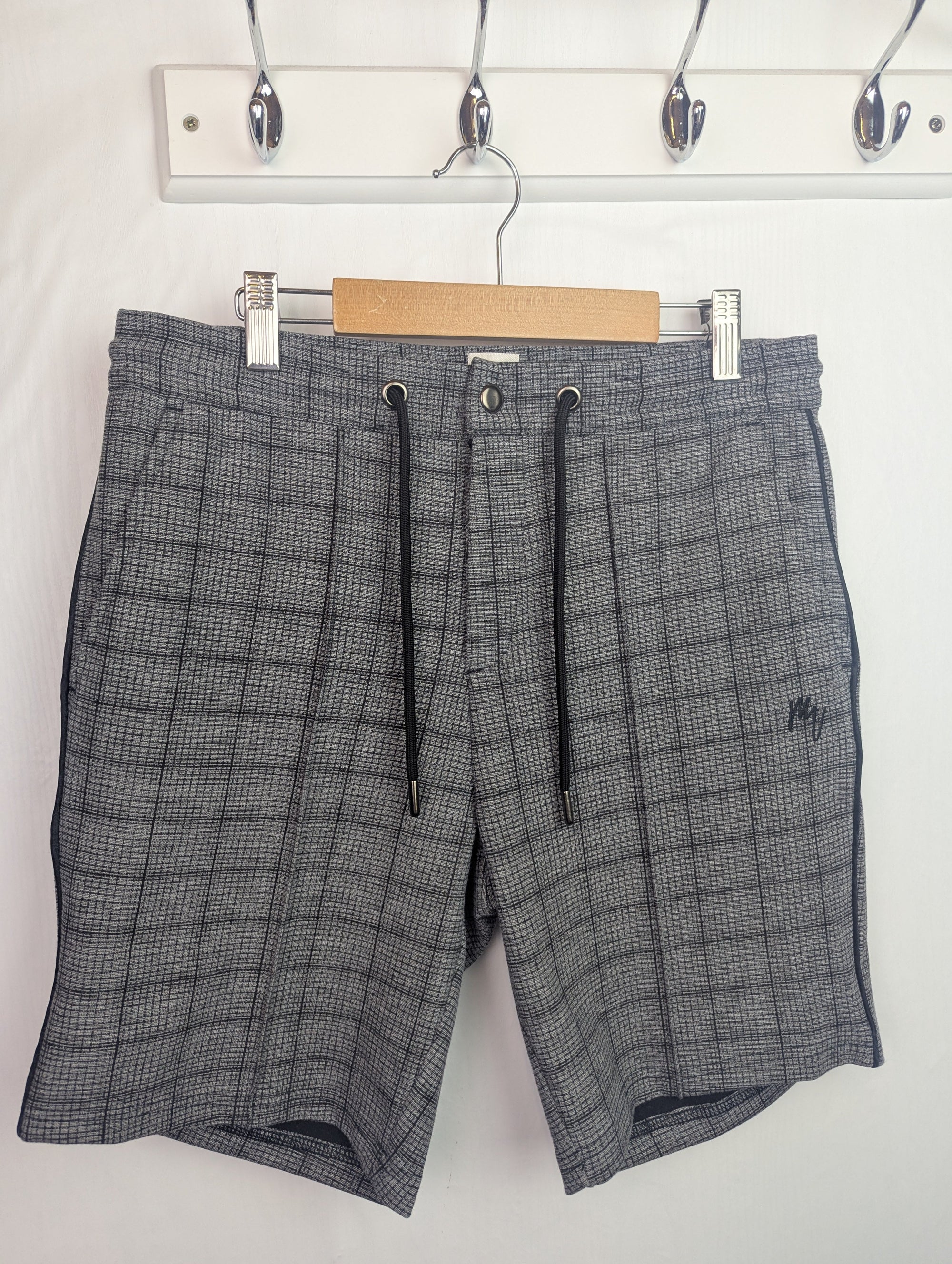 NWOT's River Island Grey Shorts - Mens 30'' - Little Ones Preloved. Second Hand Children's & Preloved Baby, Kids, Girls & Boys Clothes. UK online