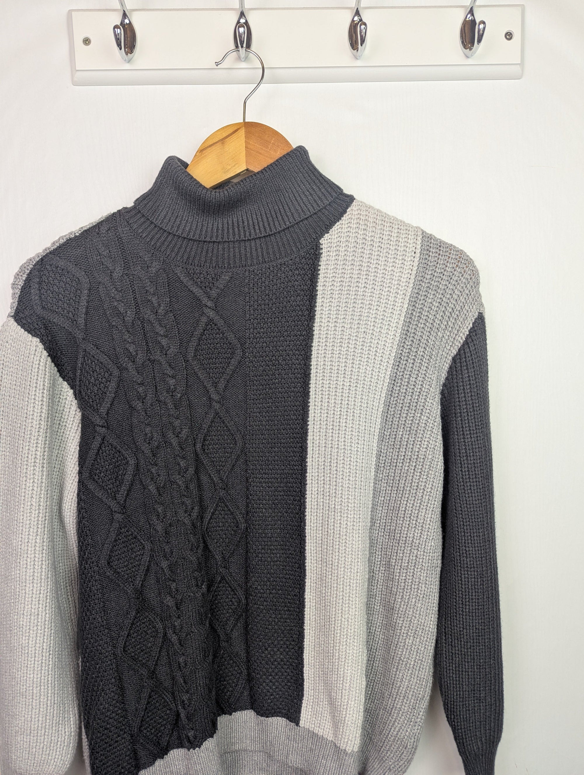 NWOT's River Island Knit Jumper - Unisex 11 - 12 Years - Little Ones Preloved. Second Hand Children's & Preloved Baby, Kids, Girls & Boys Clothes. UK online