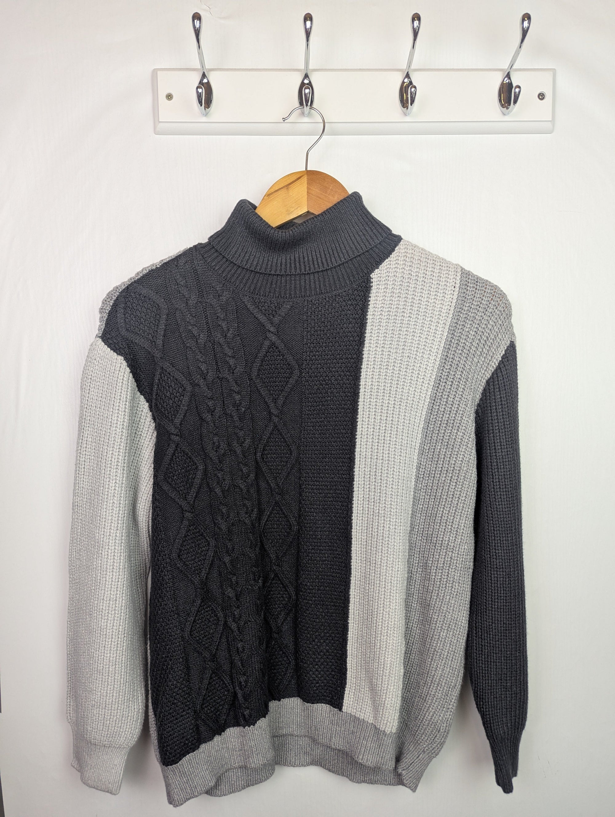 NWOT's River Island Knit Jumper - Unisex 11 - 12 Years - Little Ones Preloved. Second Hand Children's & Preloved Baby, Kids, Girls & Boys Clothes. UK online