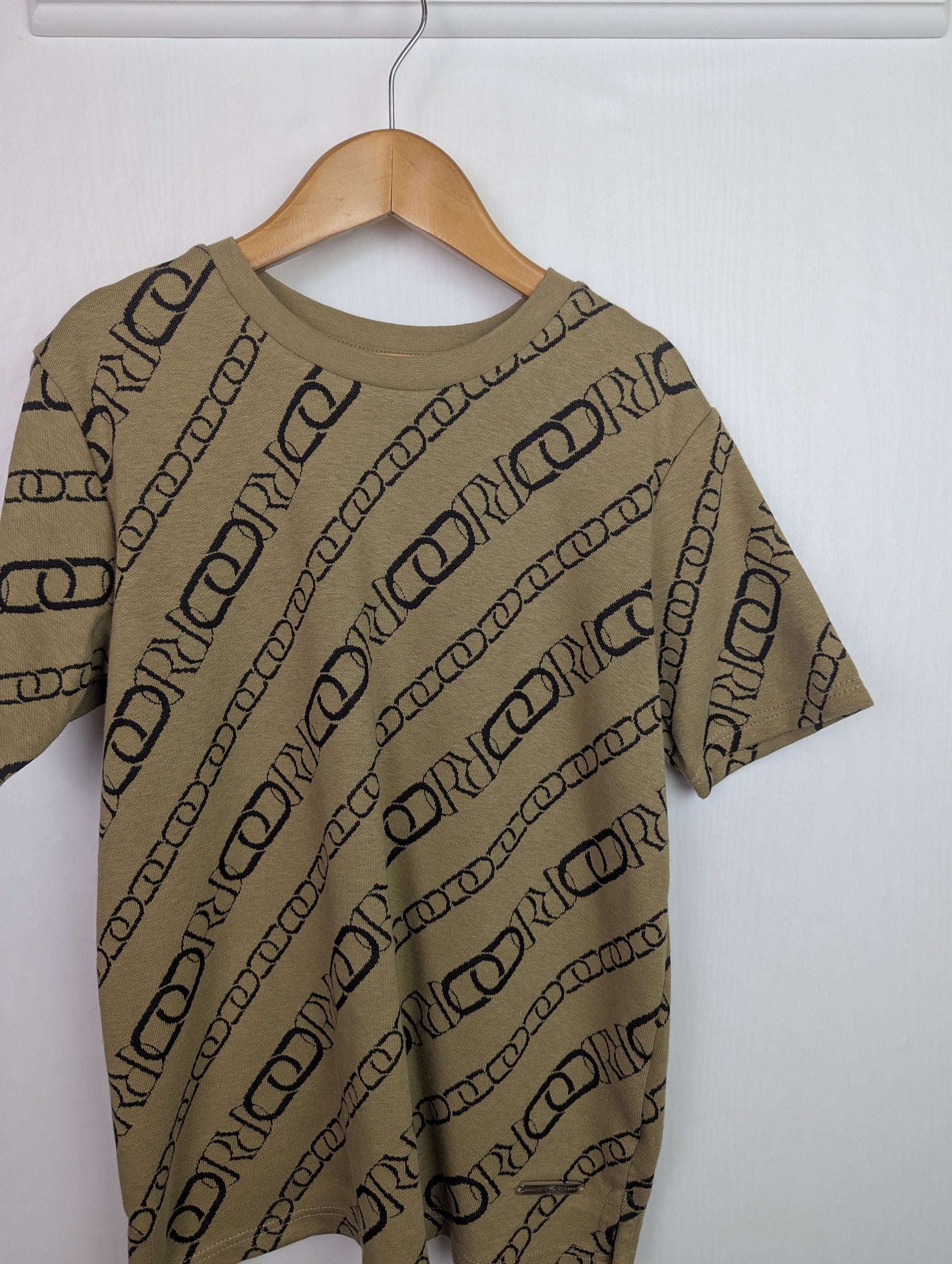 NWOT's River Island Logo Top - Boys 7 - 8 Years - Little Ones Preloved. Second Hand Children's & Preloved Baby, Kids, Girls & Boys Clothes. UK online