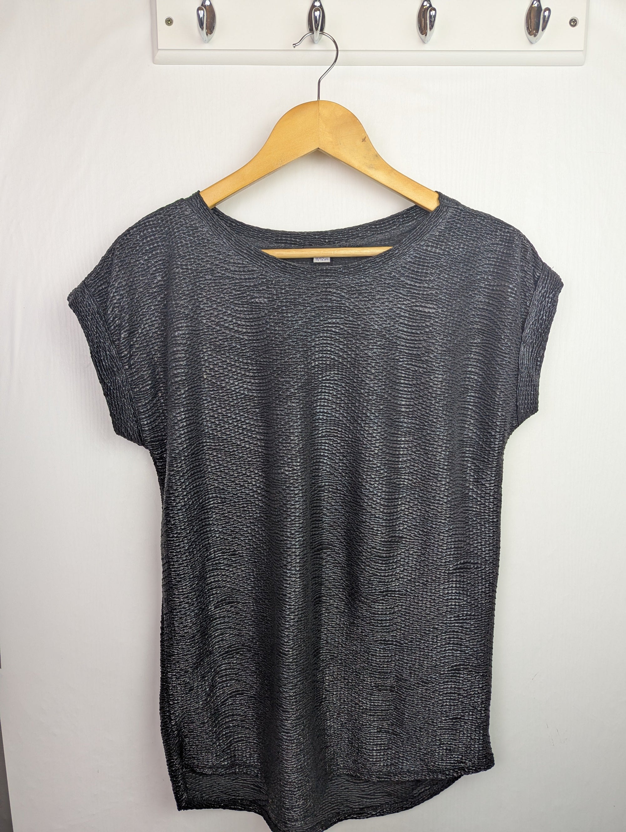 NWOT's River Island Mesh Top - Girls 11 - 12 Years - Little Ones Preloved. Second Hand Children's & Preloved Baby, Kids, Girls & Boys Clothes. UK online