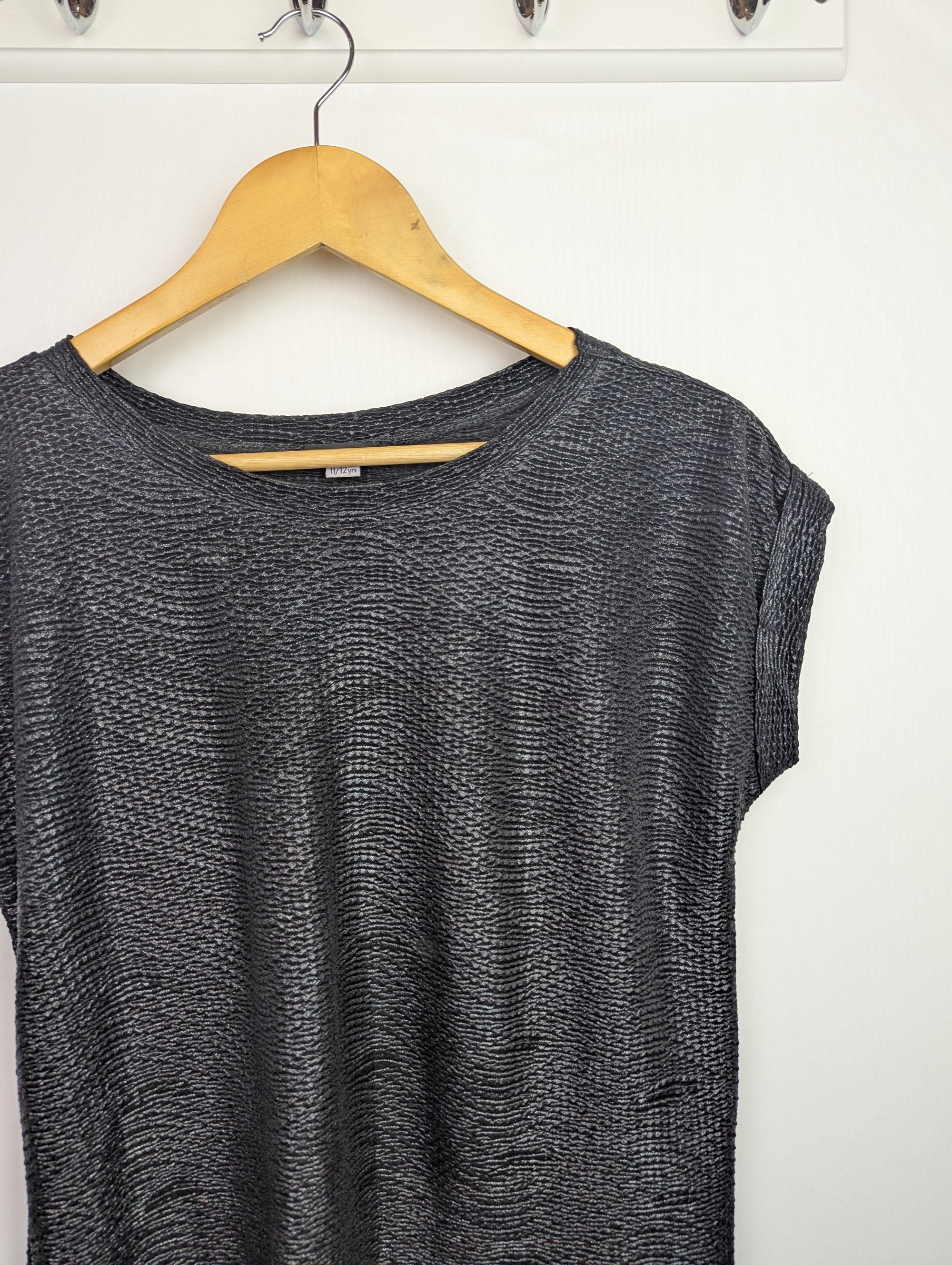 NWOT's River Island Mesh Top - Girls 11 - 12 Years - Little Ones Preloved. Second Hand Children's & Preloved Baby, Kids, Girls & Boys Clothes. UK online
