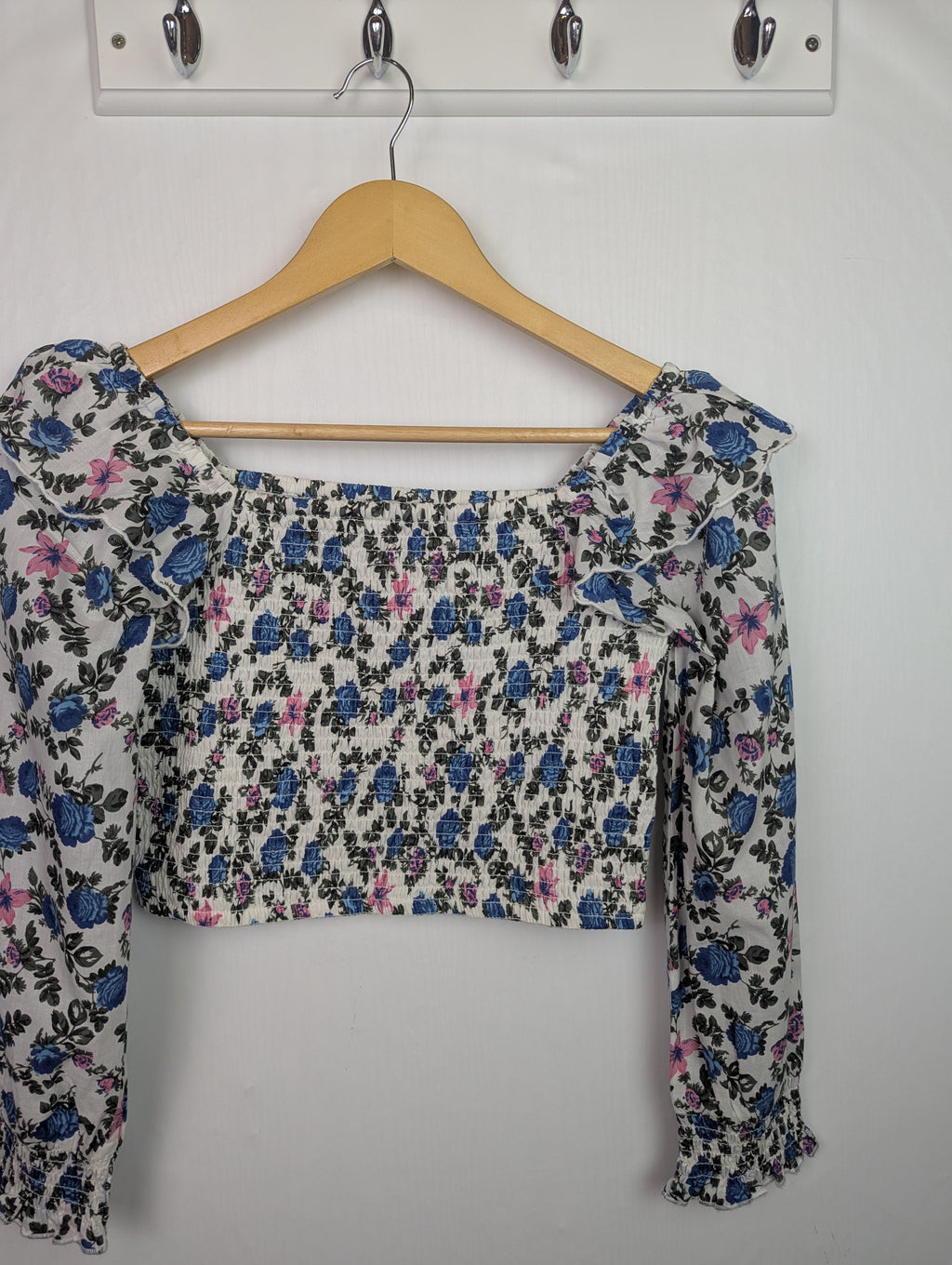 NWOT's River Island Ruched Floral Top - Girls 11 - 12 Years - Little Ones Preloved. Second Hand Children's & Preloved Baby, Kids, Girls & Boys Clothes. UK online