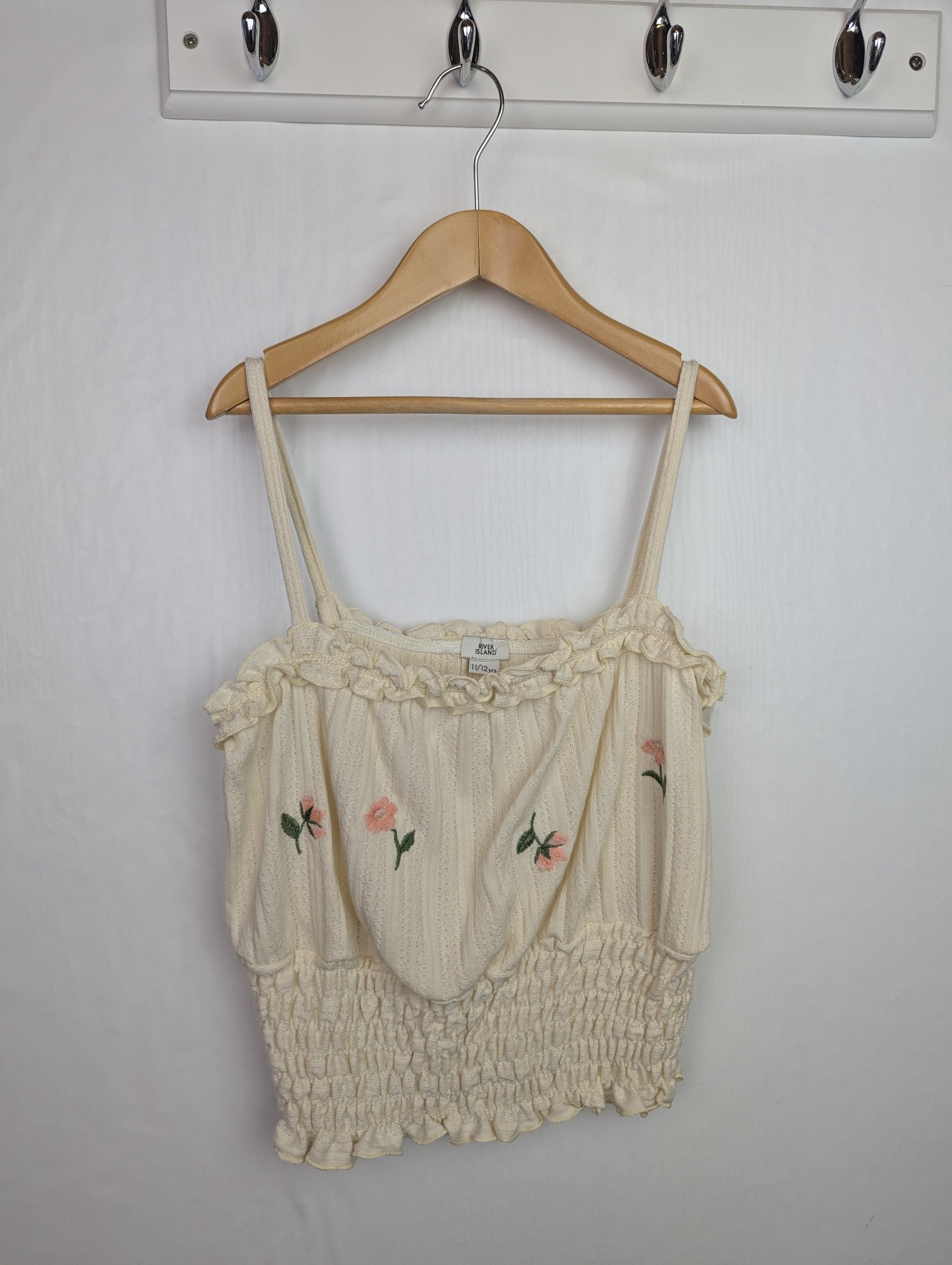 NWOT's River Island Ruched Floral Top - Girls 11 - 12 Years - Little Ones Preloved. Second Hand Children's & Preloved Baby, Kids, Girls & Boys Clothes. UK online