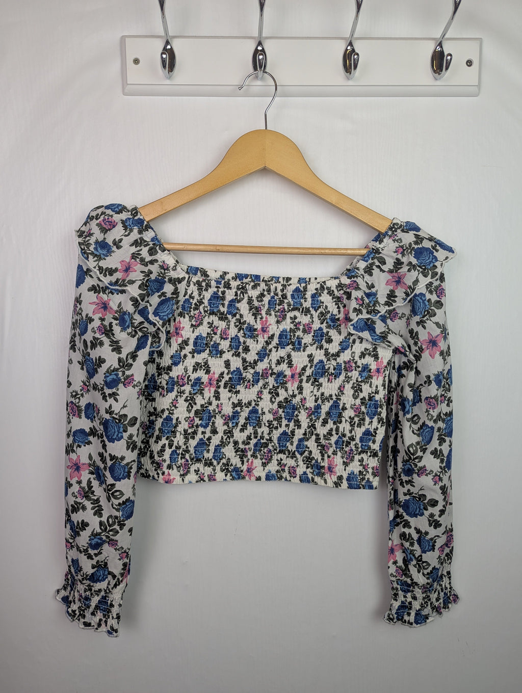 NWOT's River Island Ruched Floral Top - Girls 11 - 12 Years - Little Ones Preloved. Second Hand Children's & Preloved Baby, Kids, Girls & Boys Clothes. UK online