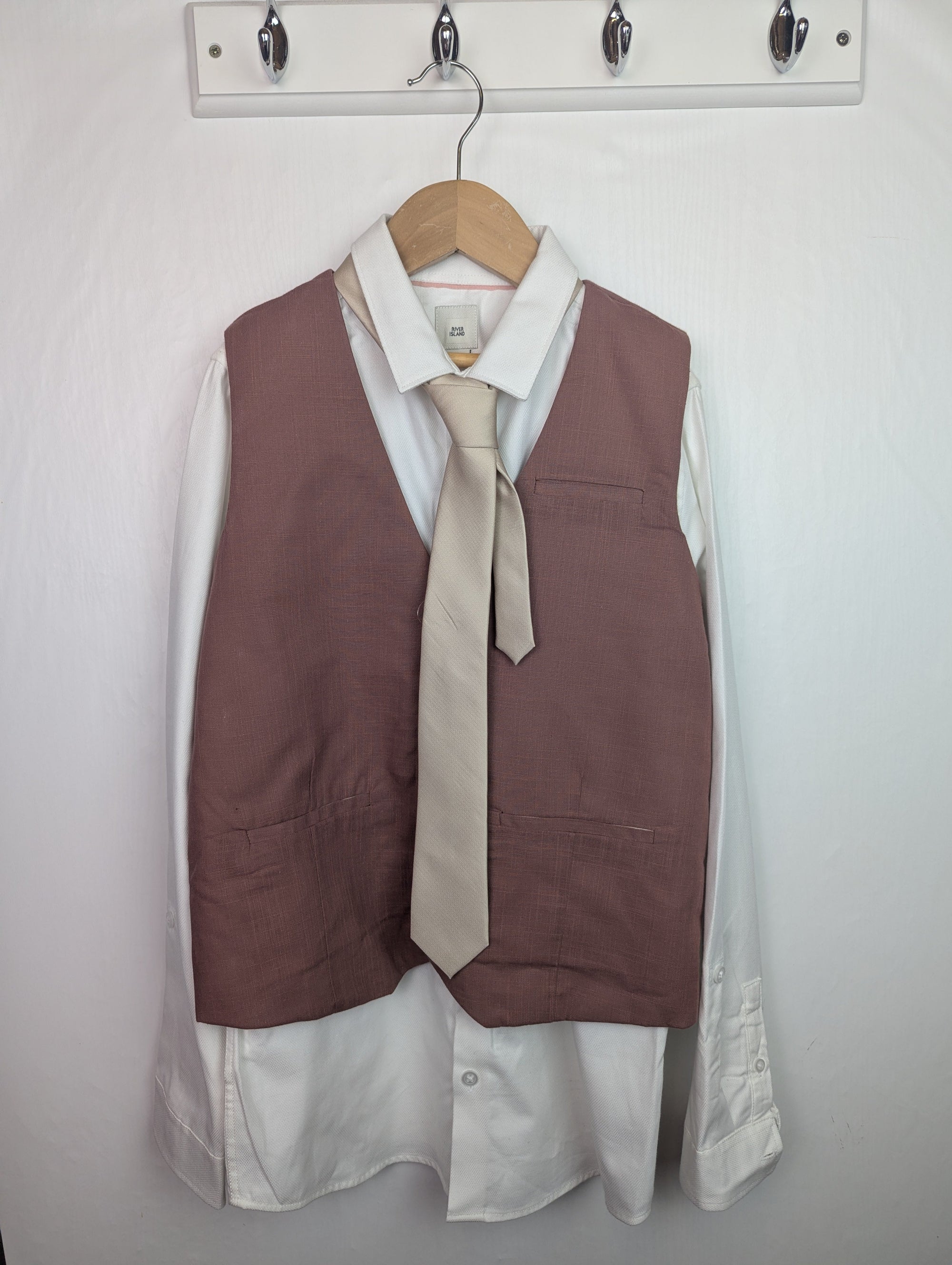 NWOT's River Island Suit Shirt, Tie & Waistcoat - Boys 12 Years - Little Ones Preloved. Second Hand Children's & Preloved Baby, Kids, Girls & Boys Clothes. UK online