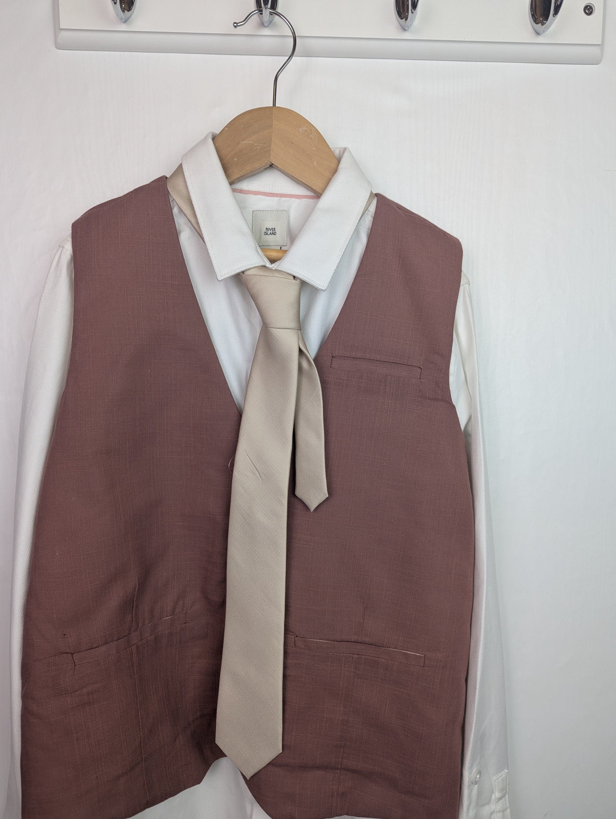 NWOT's River Island Suit Shirt, Tie & Waistcoat - Boys 12 Years - Little Ones Preloved. Second Hand Children's & Preloved Baby, Kids, Girls & Boys Clothes. UK online