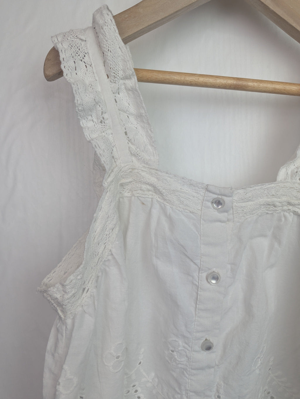 NWOT's River Island White Floral Top - Girls 9 - 10 Years - Little Ones Preloved. Second Hand Children's & Preloved Baby, Kids, Girls & Boys Clothes. UK online
