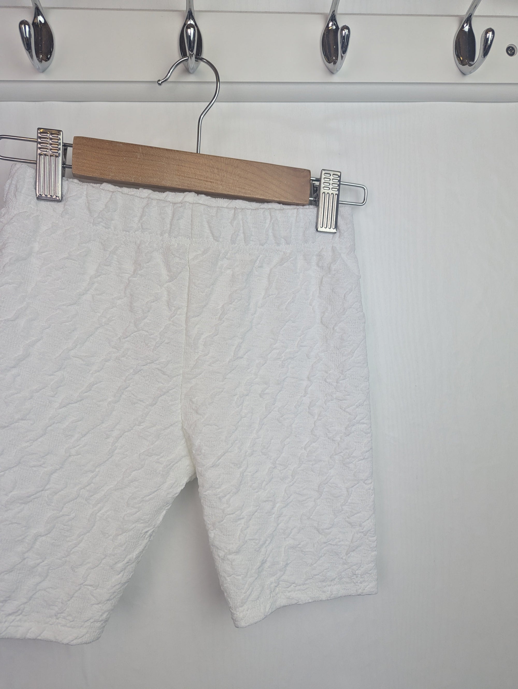 NWOT's River Island White Ruffle Shorts - Girls 4 - 5 Years - Little Ones Preloved. Second Hand Children's & Preloved Baby, Kids, Girls & Boys Clothes. UK online