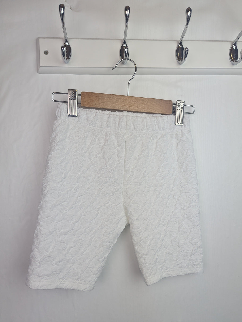 NWOT's River Island White Ruffle Shorts - Girls 4 - 5 Years - Little Ones Preloved. Second Hand Children's & Preloved Baby, Kids, Girls & Boys Clothes. UK online