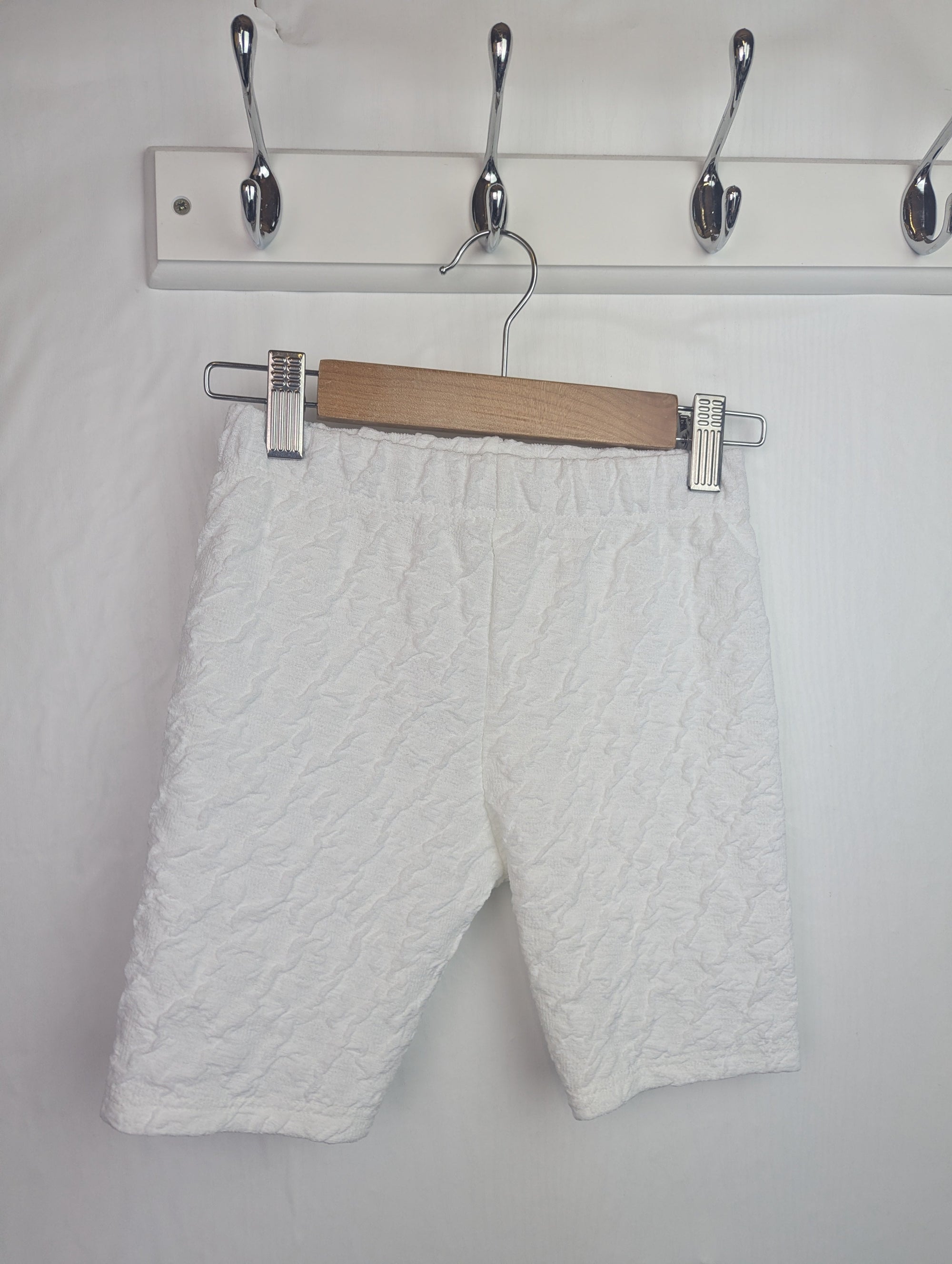 NWOT's River Island White Ruffle Shorts - Girls 4 - 5 Years - Little Ones Preloved. Second Hand Children's & Preloved Baby, Kids, Girls & Boys Clothes. UK online