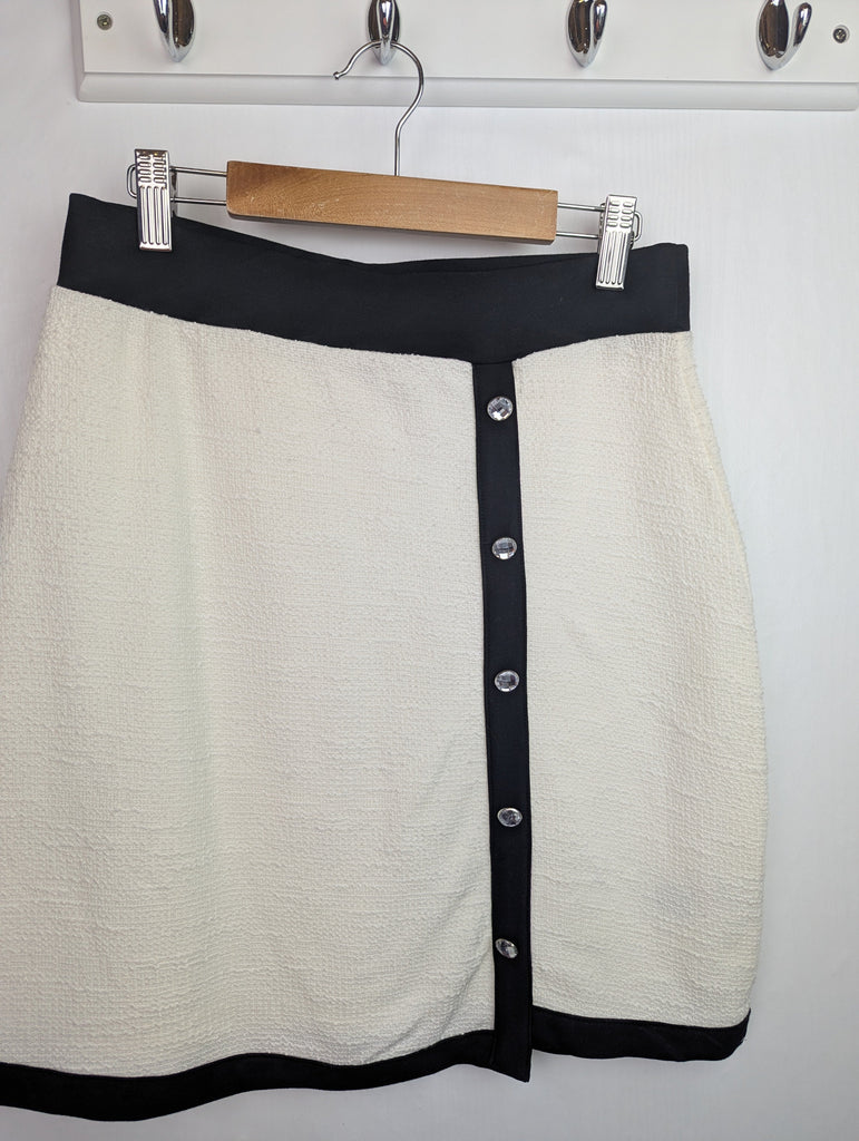 NWOT's River Island White Skirt - Girls 13-14 Years Little Ones Preloved Used, Preloved, Preworn Baby, Girls & Boys Clothes. Kids & Children's second hand Clothing UK Online. Cheap affordable. Brands including Next, Joules, Nutmeg Morrisons, TU, F&F, H&M.
