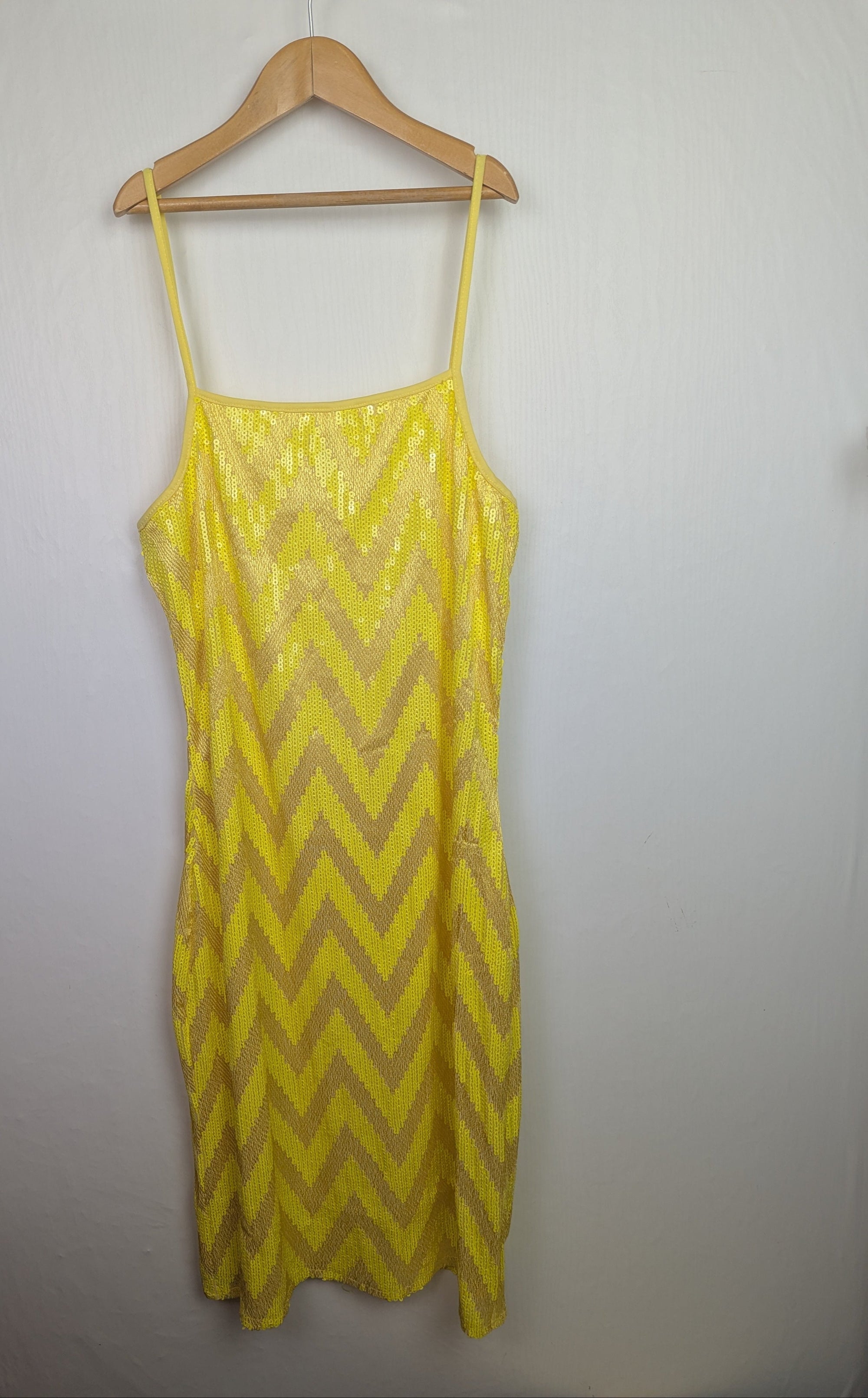 NWOT's River Island Yellow Sequin Dress - Girls 13 - 14 Years - Little Ones Preloved. Second Hand Children's & Preloved Baby, Kids, Girls & Boys Clothes. UK online