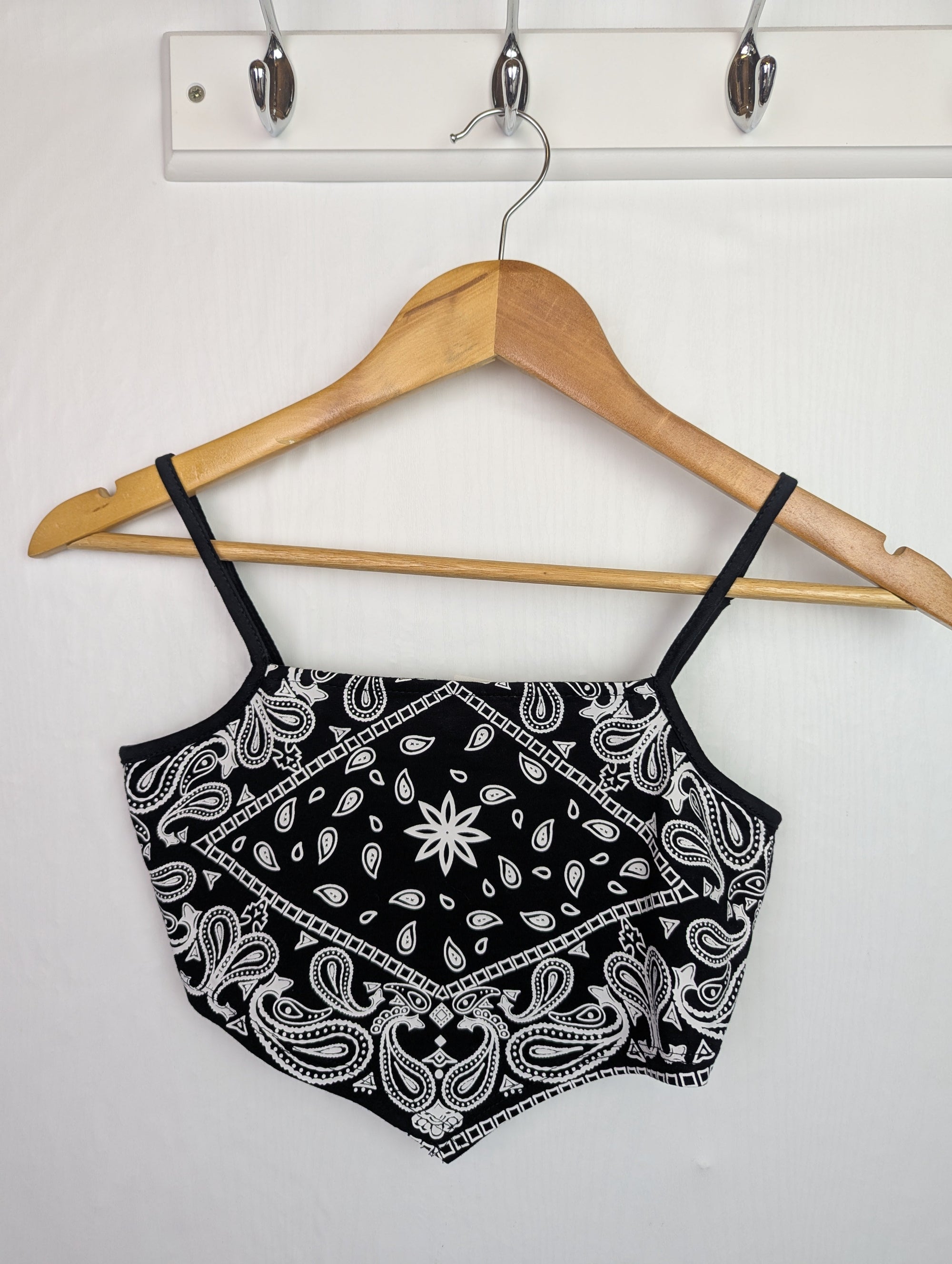 NWOT's Shein Black/White Bandana Top - Girls 11 - 12 Years - Little Ones Preloved. Second Hand Children's & Preloved Baby, Kids, Girls & Boys Clothes. UK online