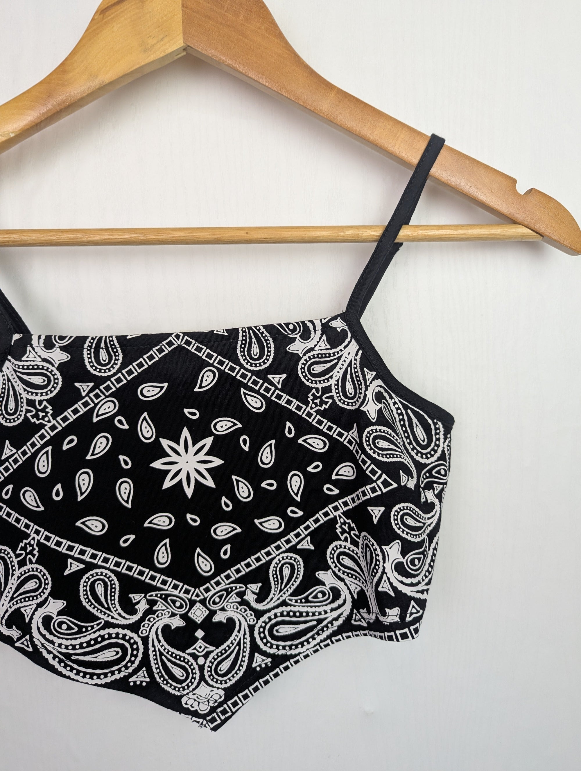 NWOT's Shein Black/White Bandana Top - Girls 11 - 12 Years - Little Ones Preloved. Second Hand Children's & Preloved Baby, Kids, Girls & Boys Clothes. UK online