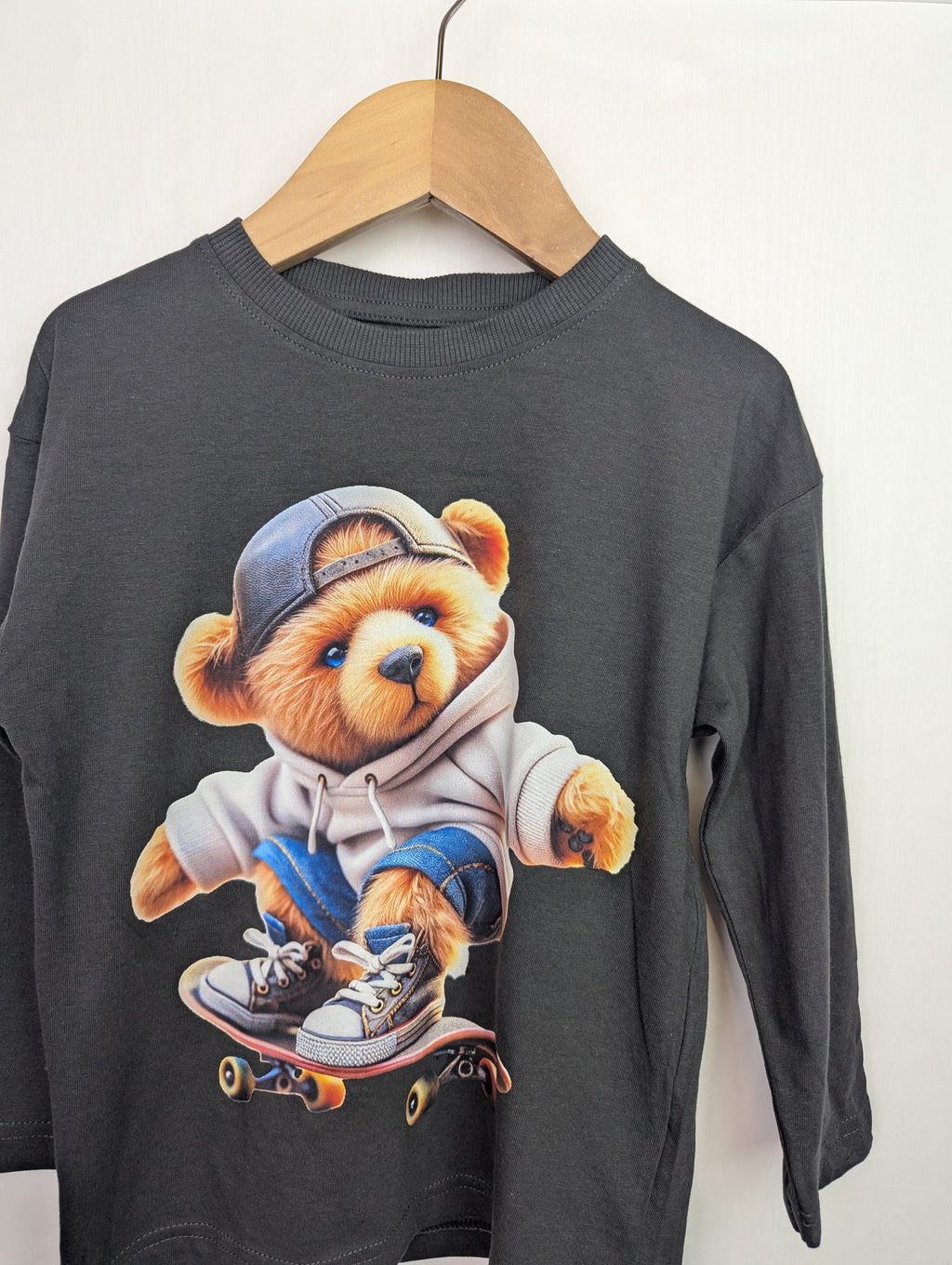 NWOT's TU Skater Bear Top - Boys 3 - 4 Years - Little Ones Preloved. Second Hand Children's & Preloved Baby, Kids, Girls & Boys Clothes. UK online