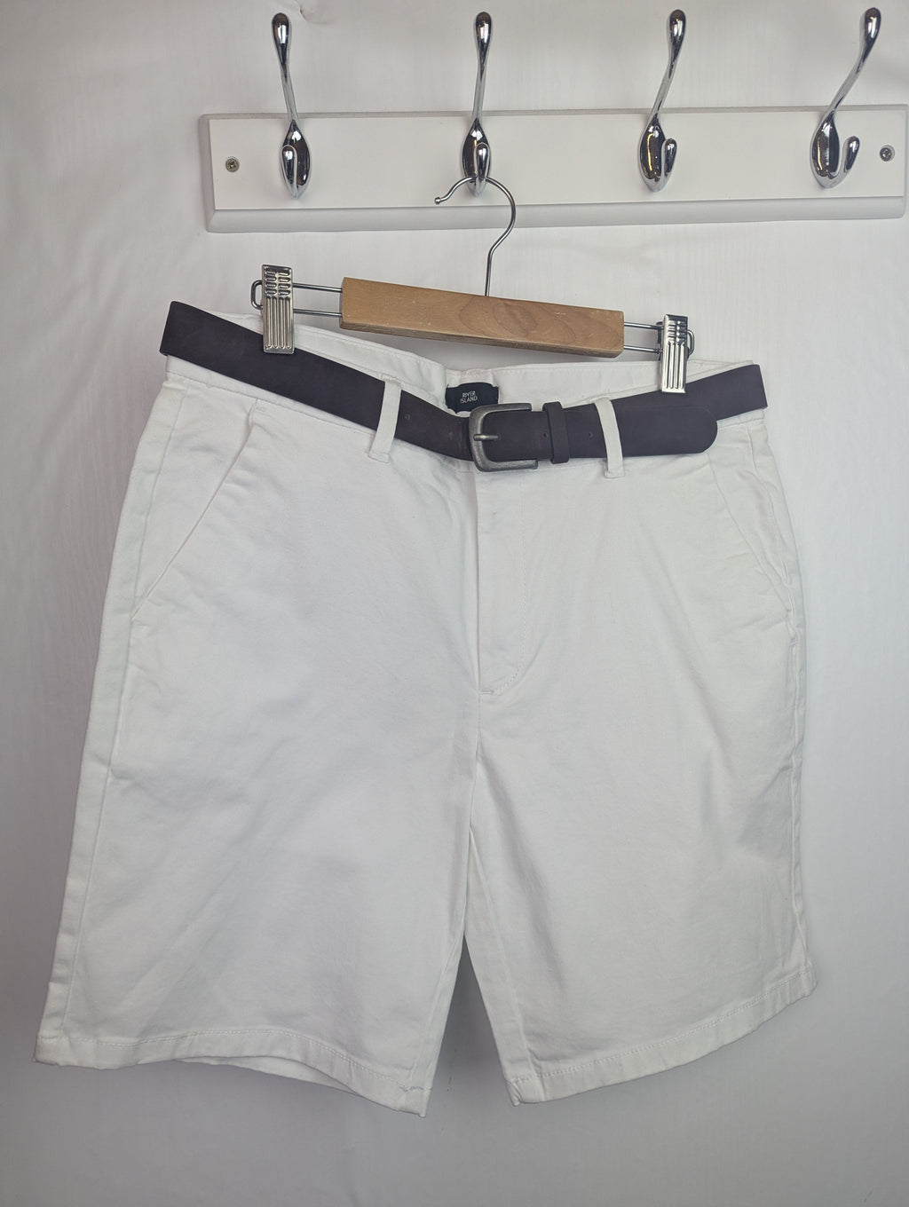 NWOT's White Denim Shorts - Mens size 28'' - Little Ones Preloved. Second Hand Children's & Preloved Baby, Kids, Girls & Boys Clothes. UK online