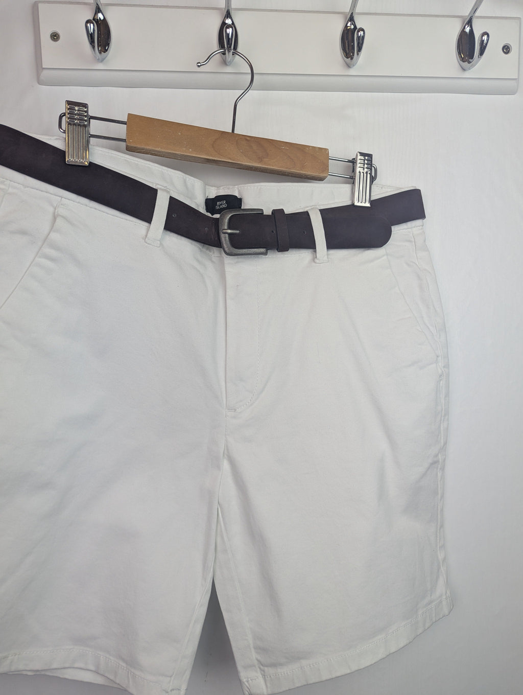 NWOT's White Denim Shorts - Mens size 28'' - Little Ones Preloved. Second Hand Children's & Preloved Baby, Kids, Girls & Boys Clothes. UK online