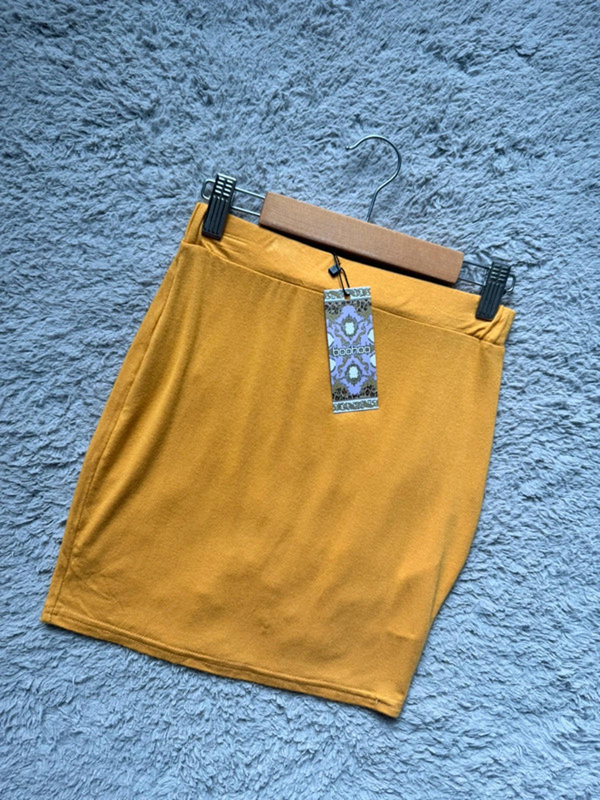 NWT’s Boohoo Mustard Mini Pencil Skirt - Ladies Size 6 - Little Ones Preloved. Second Hand Children's & Preloved Baby, Kids, Girls & Boys Clothes. UK online
