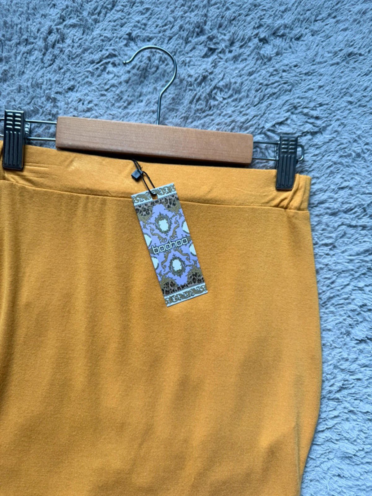 NWT’s Boohoo Mustard Mini Pencil Skirt - Ladies Size 6 - Little Ones Preloved. Second Hand Children's & Preloved Baby, Kids, Girls & Boys Clothes. UK online