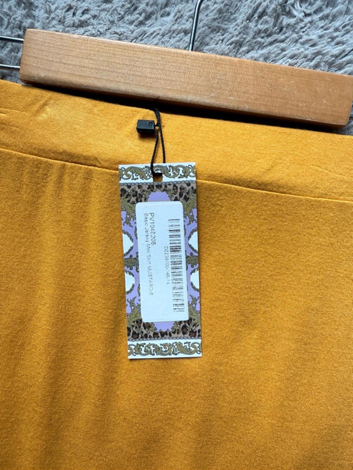 NWT’s Boohoo Mustard Mini Pencil Skirt - Ladies Size 6 - Little Ones Preloved. Second Hand Children's & Preloved Baby, Kids, Girls & Boys Clothes. UK online