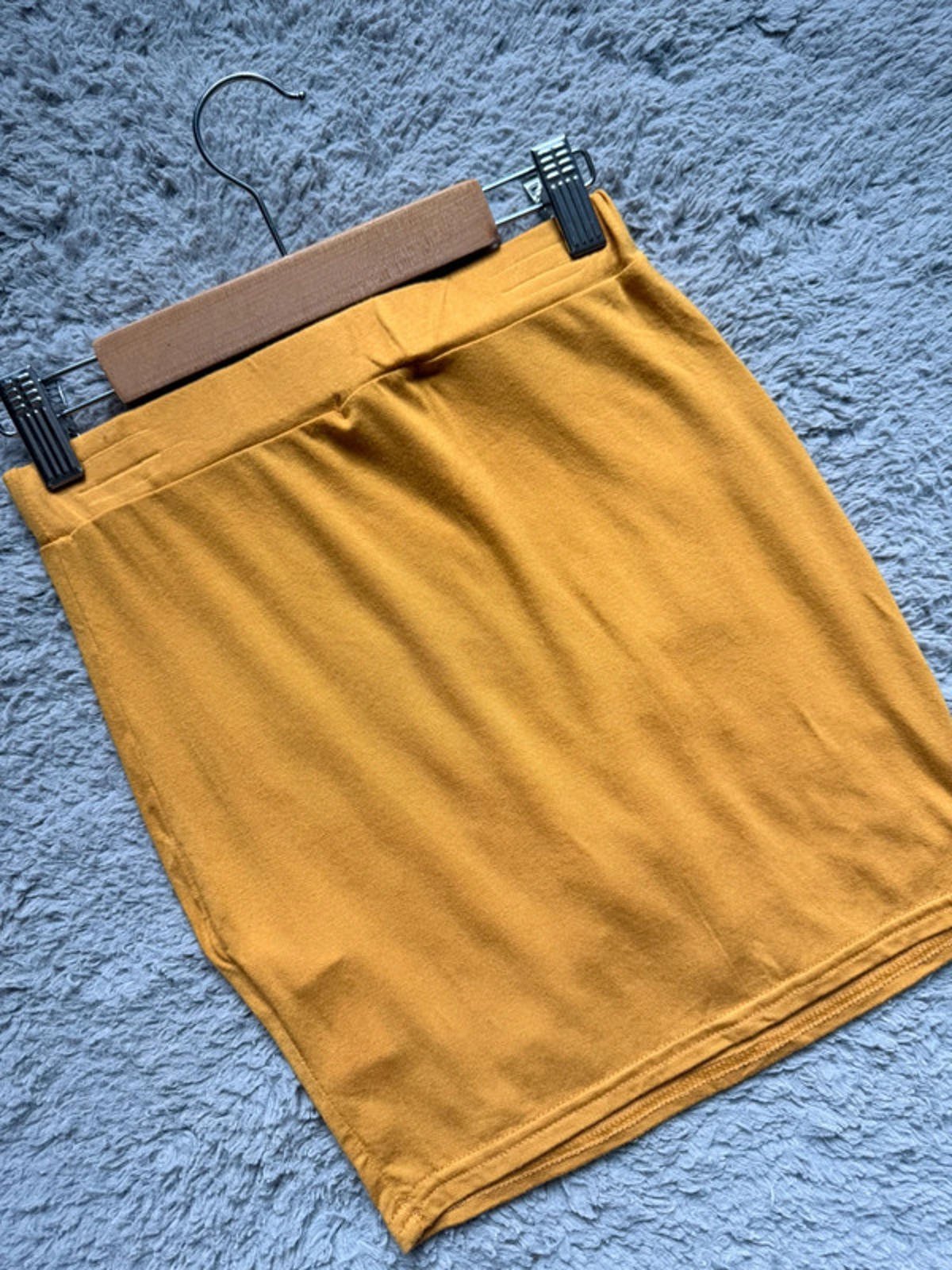 NWT’s Boohoo Mustard Mini Pencil Skirt - Ladies Size 6 - Little Ones Preloved. Second Hand Children's & Preloved Baby, Kids, Girls & Boys Clothes. UK online