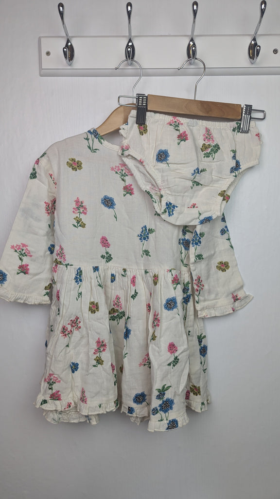 NWT's Cath Kids Twilight Sprig Floral Dress & Bloomers - Girls 3-6 Months Cath Kidston Used, Preloved, Preworn & Second Hand Baby, Kids & Children's Clothing UK Online. Cheap affordable. Brands including Next, Joules, Nutmeg Morrisons, TU, F&F, H&M.